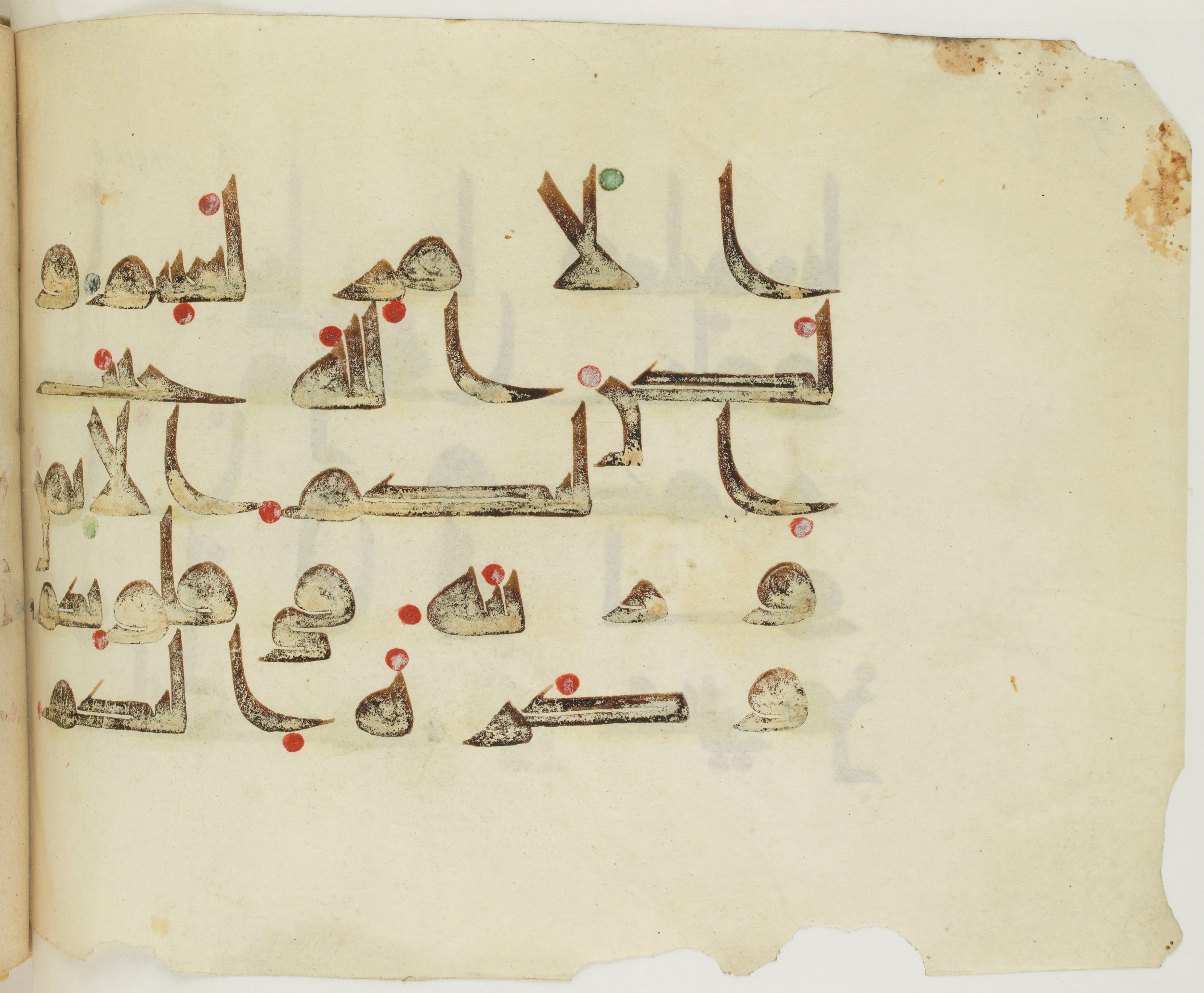 BNF Arabe 351 (Scan 2), in Kufic D.III script, showing Surah 49:7 from Mid 8th to Late 10th Century AD found in Mosque of ʿAmr b. al-ʿĀṣ in Fusṭāṭ (Old Cairo), Egypt, currently housed at Bibliothèque nationale de France, Paris