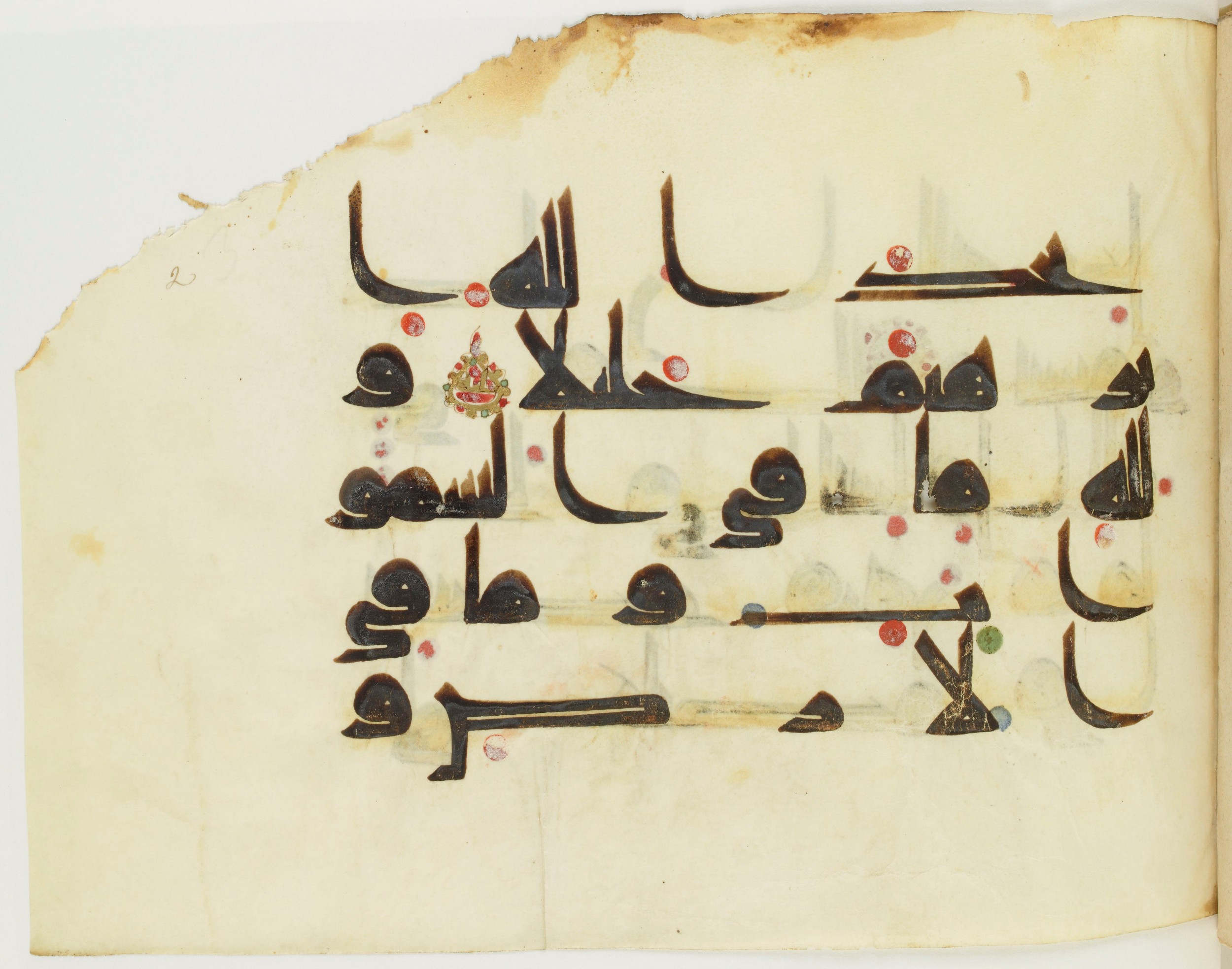 BNF Arabe 351 (Scan 1), in Kufic D.III script, showing Surah 4:126 from Mid 8th to Late 10th Century AD found in Mosque of ʿAmr b. al-ʿĀṣ in Fusṭāṭ (Old Cairo), Egypt, currently housed at Bibliothèque nationale de France, Paris