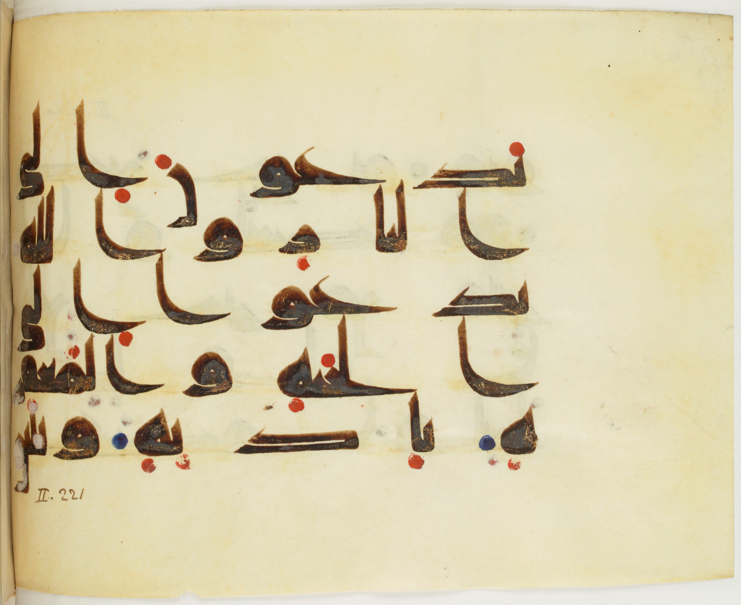 BNF Arabe 351 (Scan 4), in Kufic D.III script, showing Surah 2:221 from Mid 8th to Late 10th Century AD found in Mosque of ʿAmr b. al-ʿĀṣ in Fusṭāṭ (Old Cairo), Egypt, currently housed at Bibliothèque nationale de France, Paris