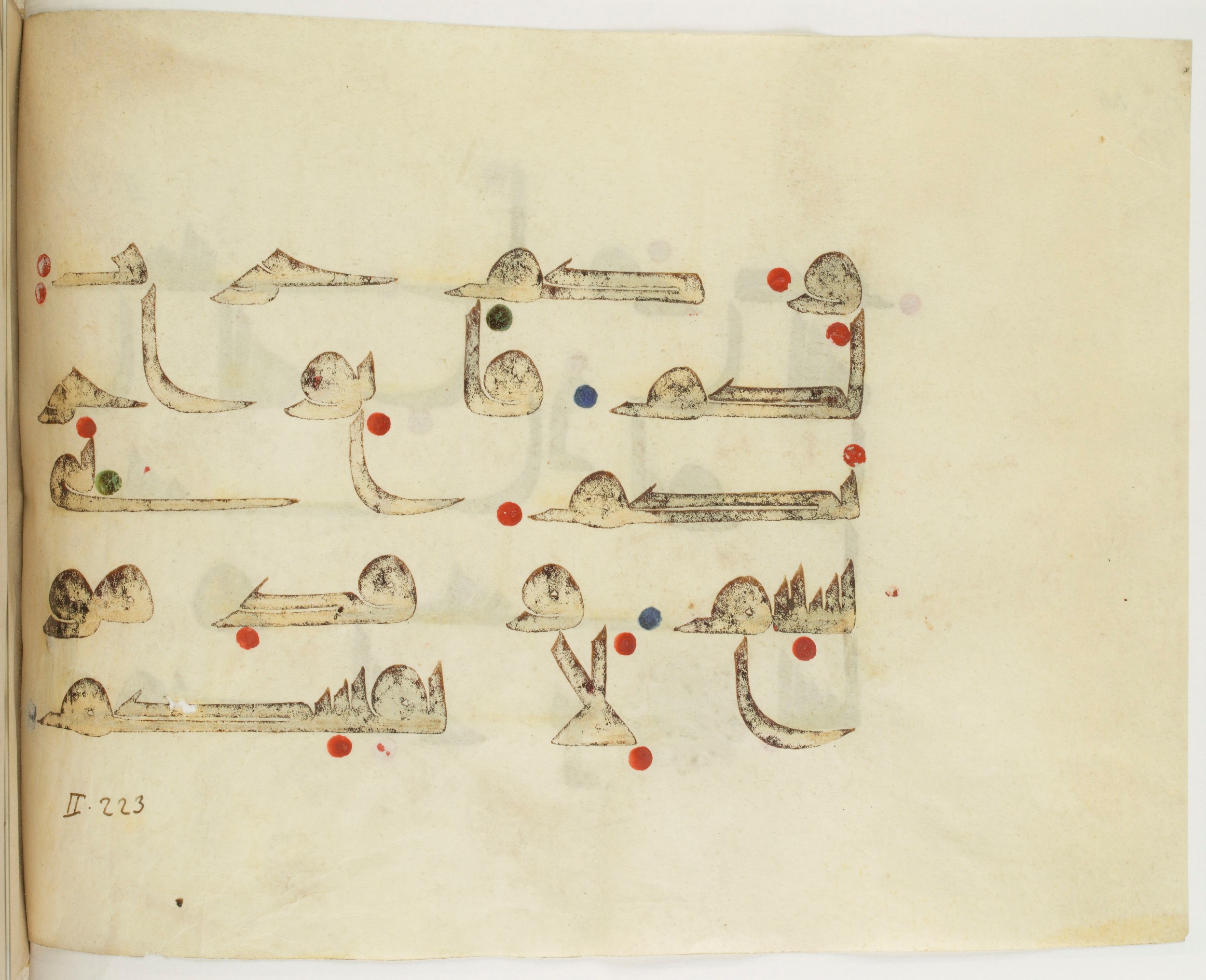 BNF Arabe 351 (Scan 2), in Kufic D.III script, showing Surah 2:223 from Mid 8th to Late 10th Century AD found in Mosque of ʿAmr b. al-ʿĀṣ in Fusṭāṭ (Old Cairo), Egypt, currently housed at Bibliothèque nationale de France, Paris
