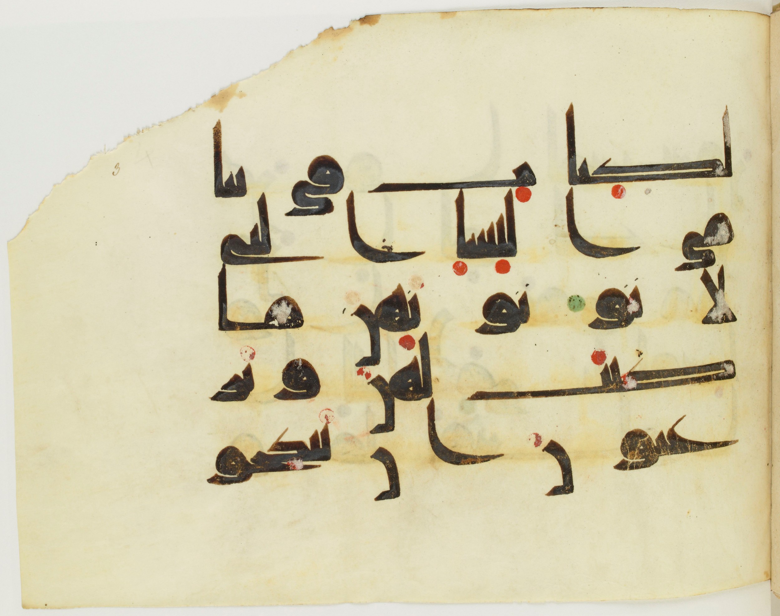 BNF Arabe 351 (Scan 2), in Kufic D.III script, showing Surah 4:127 from Mid 8th to Late 10th Century AD found in Mosque of ʿAmr b. al-ʿĀṣ in Fusṭāṭ (Old Cairo), Egypt, currently housed at Bibliothèque nationale de France, Paris