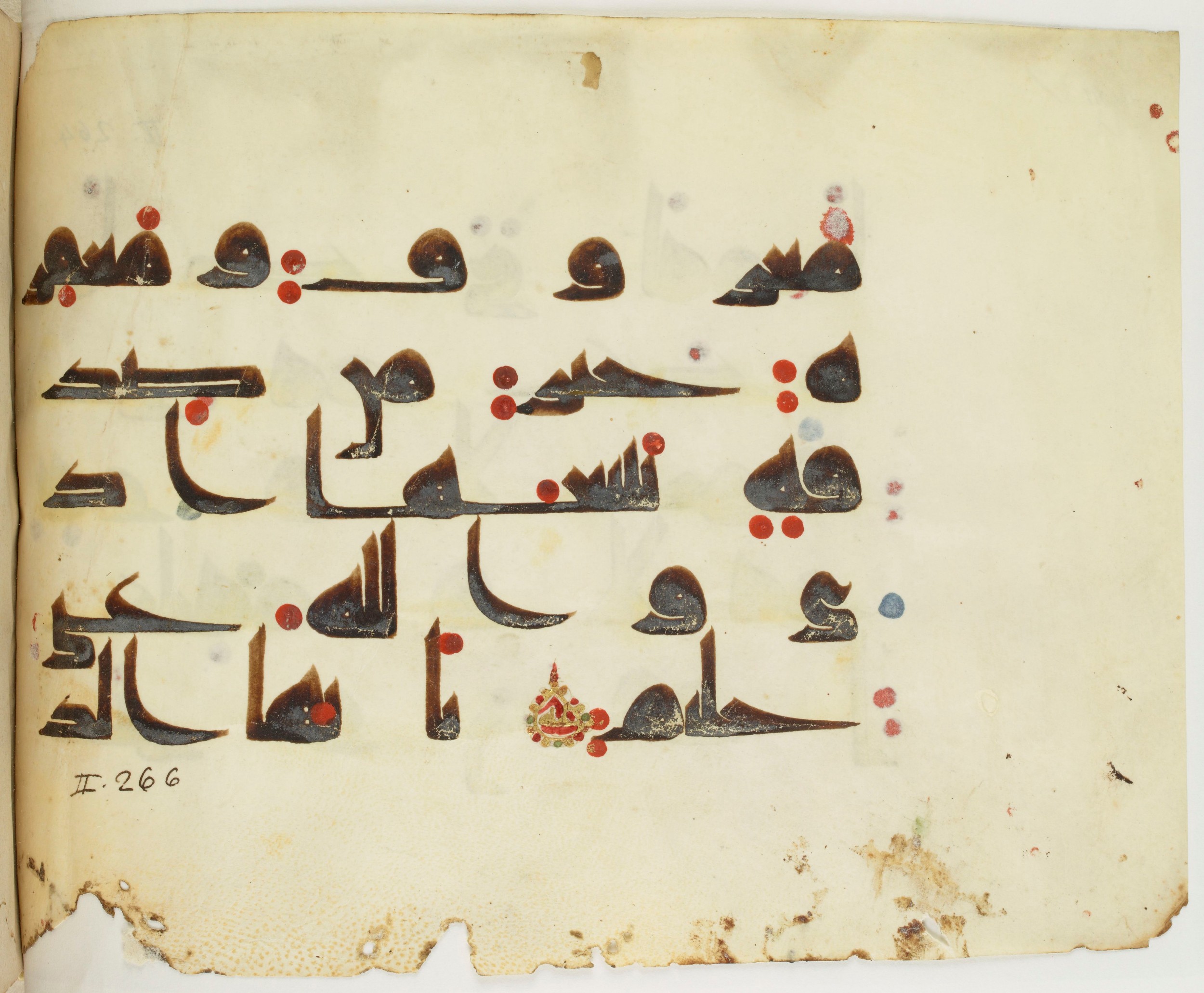BNF Arabe 351, in Kufic D.III script, showing Surah 2:264 from Mid 8th to Late 10th Century AD found in Mosque of ʿAmr b. al-ʿĀṣ in Fusṭāṭ (Old Cairo), Egypt, currently housed at Bibliothèque nationale de France, Paris