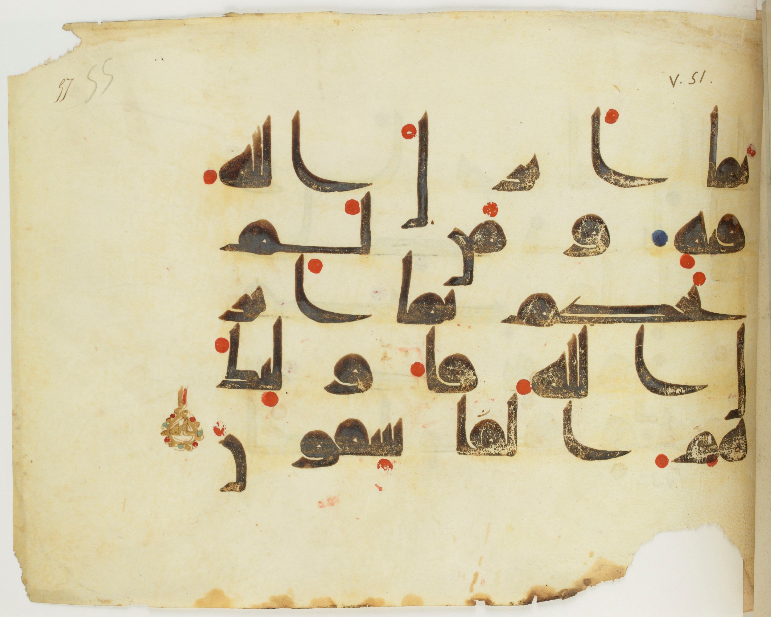 BNF Arabe 351, in Kufic D.III script, showing Surah 5:47 from Mid 8th to Late 10th Century AD found in Mosque of ʿAmr b. al-ʿĀṣ in Fusṭāṭ (Old Cairo), Egypt, currently housed at Bibliothèque nationale de France, Paris