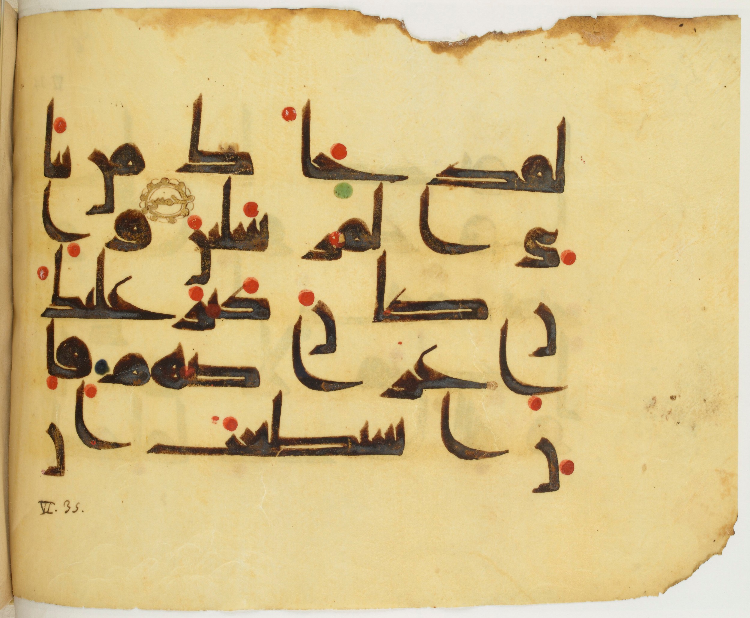 BNF Arabe 351 (Scan 2), in Kufic D.III script, showing Surah 6:34 from Mid 8th to Late 10th Century AD found in Mosque of ʿAmr b. al-ʿĀṣ in Fusṭāṭ (Old Cairo), Egypt, currently housed at Bibliothèque nationale de France, Paris