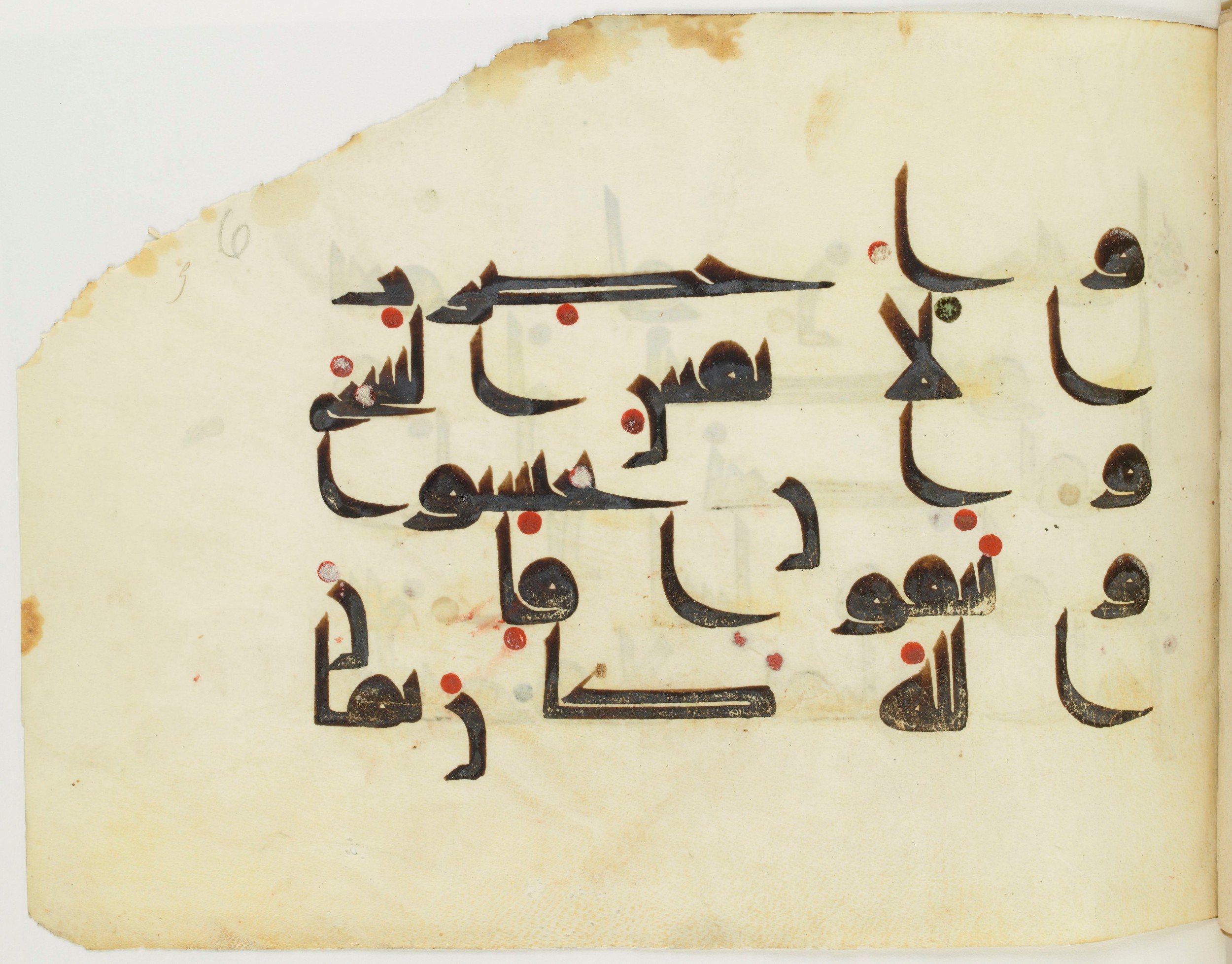 BNF Arabe 351 (Scan 3), in Kufic D.III script, showing Surah 4:128 from Mid 8th to Late 10th Century AD found in Mosque of ʿAmr b. al-ʿĀṣ in Fusṭāṭ (Old Cairo), Egypt, currently housed at Bibliothèque nationale de France, Paris