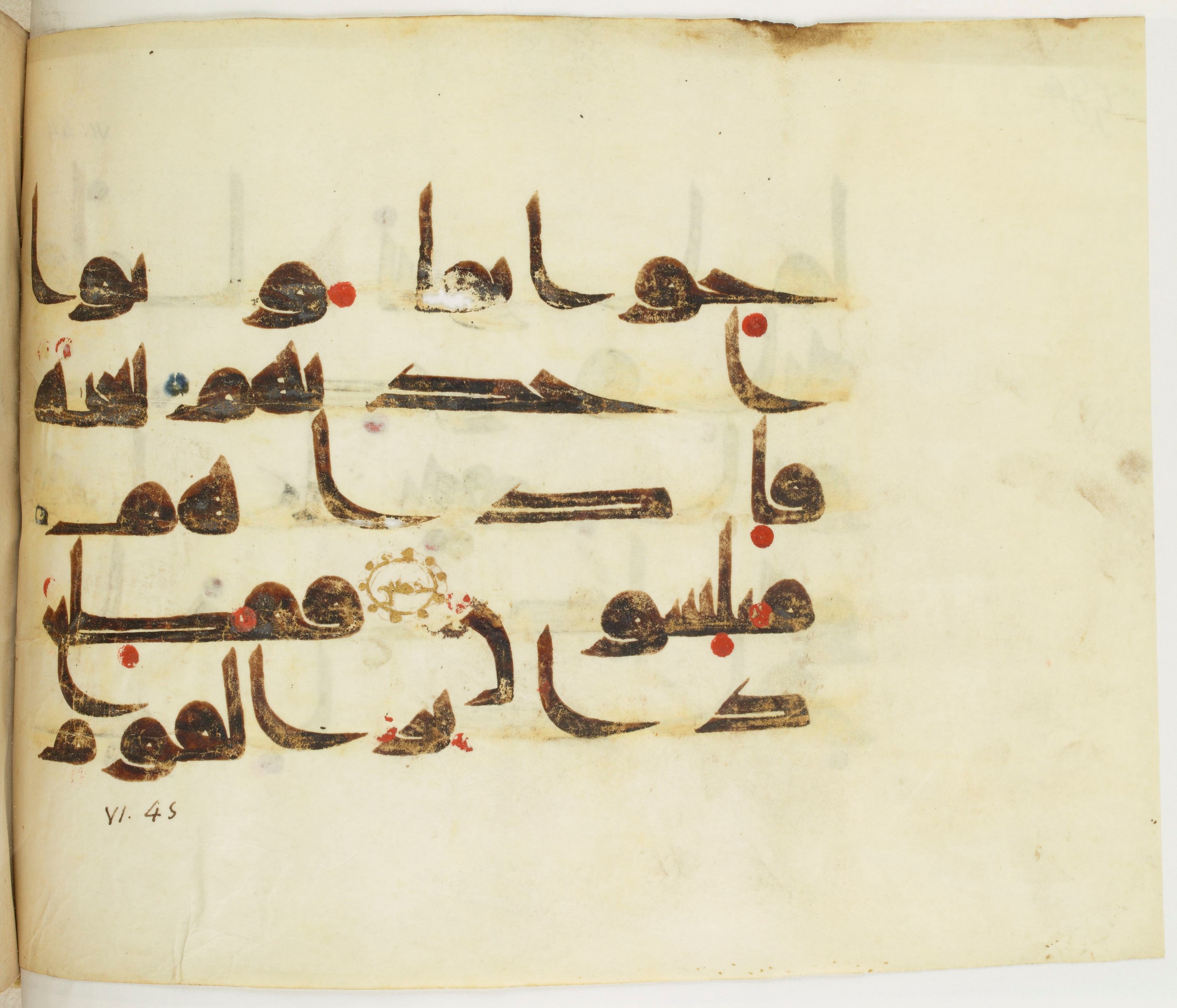 BNF Arabe 351, in Kufic D.III script, showing Surah 6:45 from Mid 8th to Late 10th Century AD found in Mosque of ʿAmr b. al-ʿĀṣ in Fusṭāṭ (Old Cairo), Egypt, currently housed at Bibliothèque nationale de France, Paris