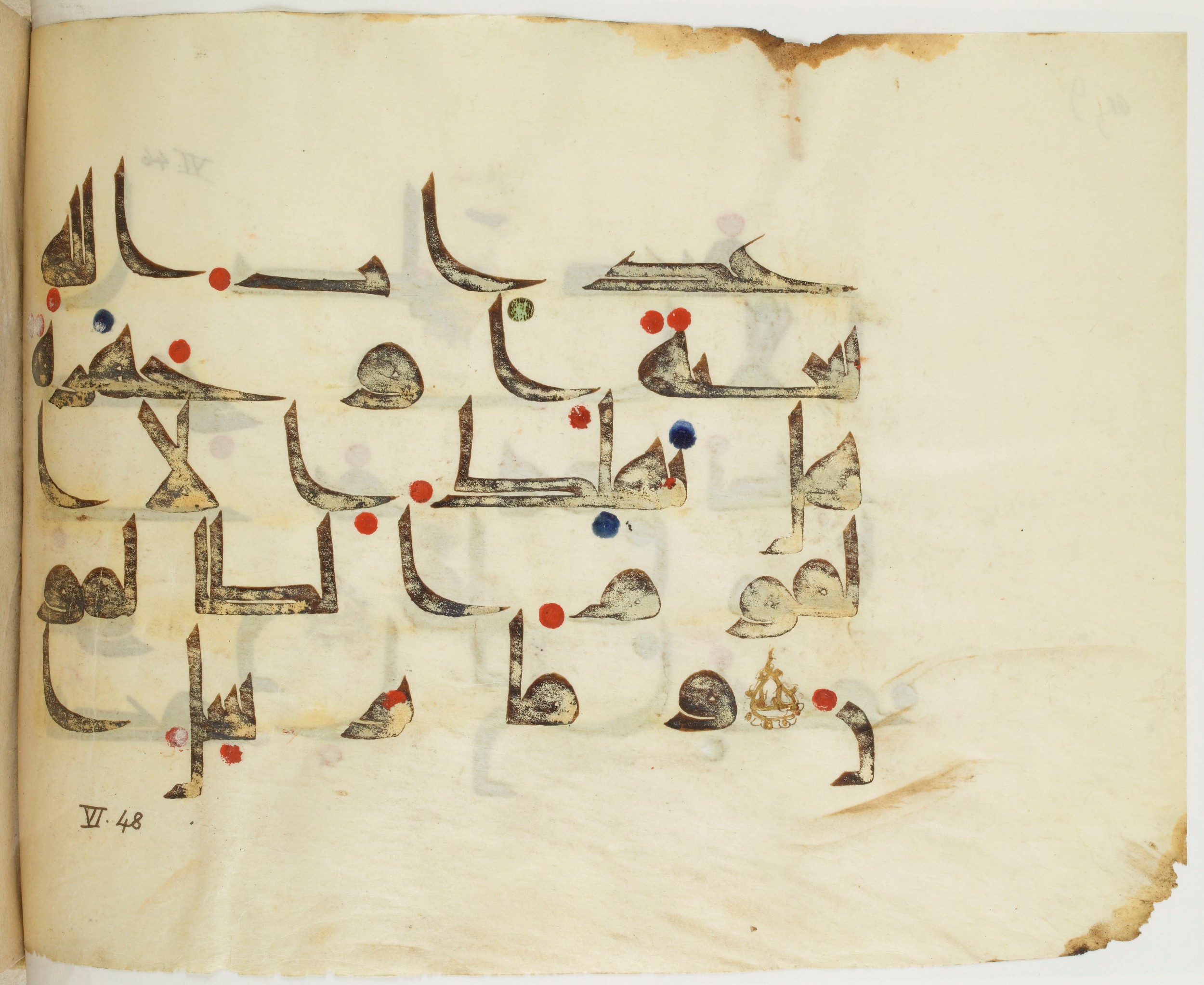 BNF Arabe 351 (Scan 2), in Kufic D.III script, showing Surah 6:47 from Mid 8th to Late 10th Century AD found in Mosque of ʿAmr b. al-ʿĀṣ in Fusṭāṭ (Old Cairo), Egypt, currently housed at Bibliothèque nationale de France, Paris