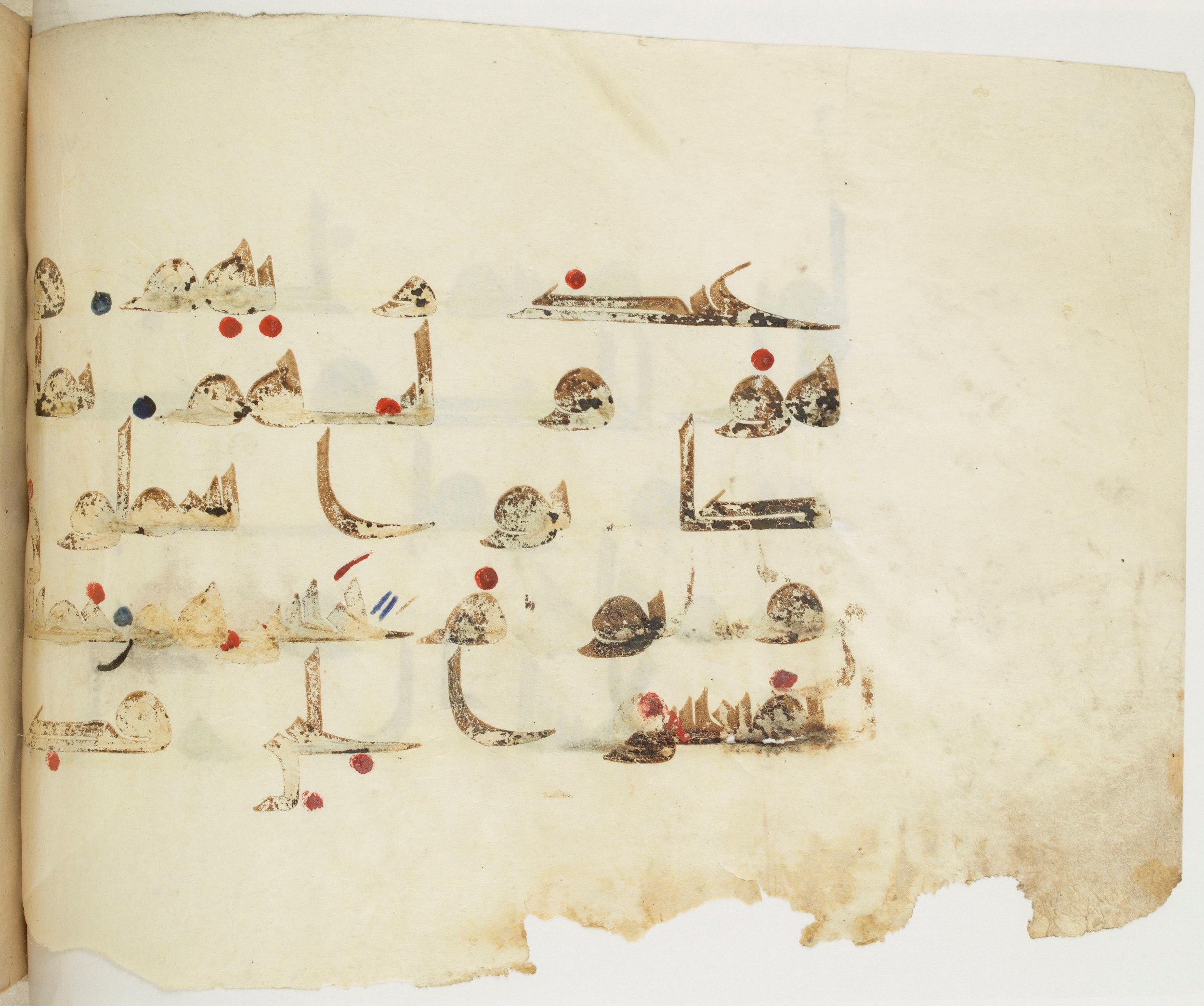BNF Arabe 351 (Scan 1), in Kufic D.III script, showing Surah 6:128 from Mid 8th to Late 10th Century AD found in Mosque of ʿAmr b. al-ʿĀṣ in Fusṭāṭ (Old Cairo), Egypt, currently housed at Bibliothèque nationale de France, Paris