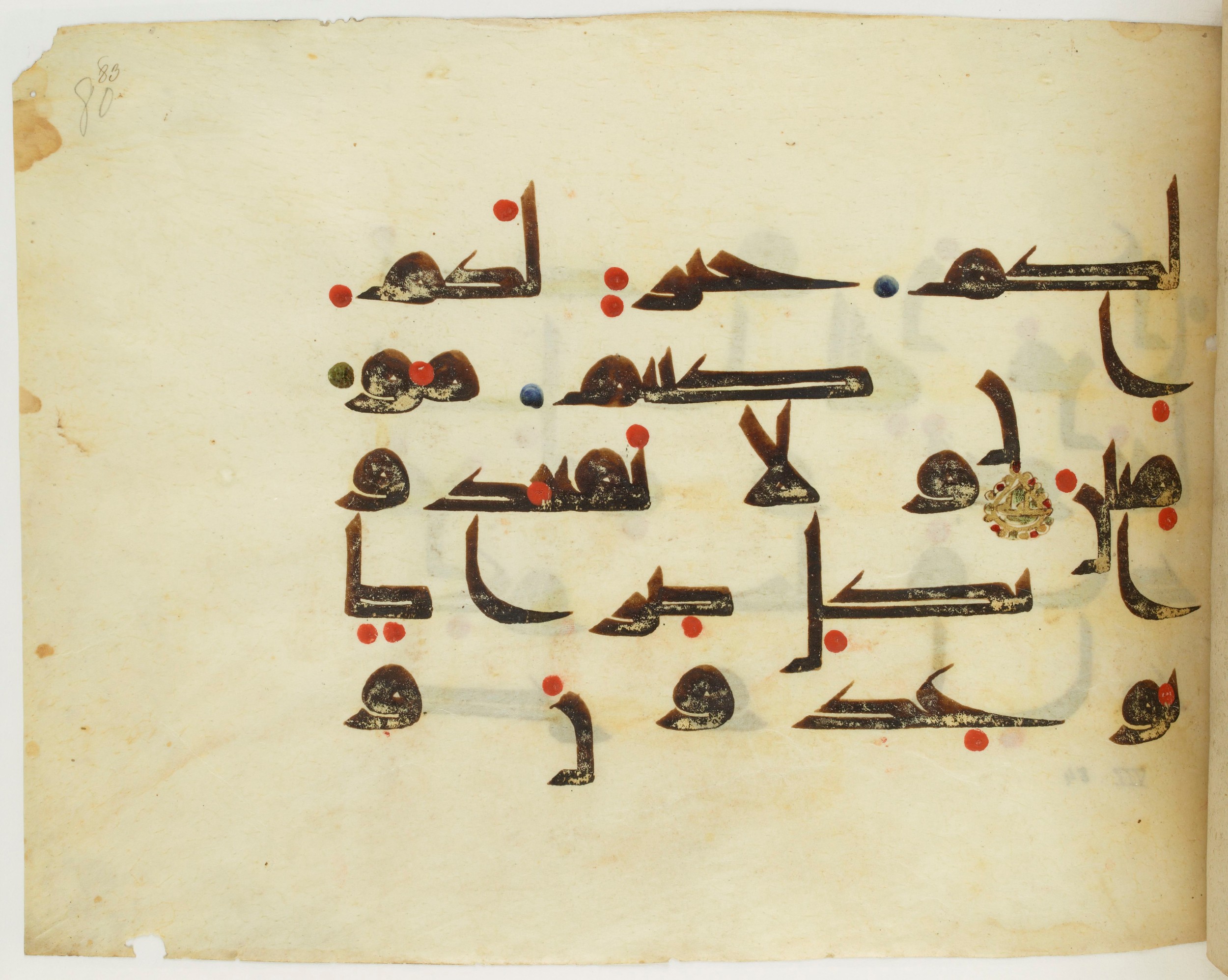 BNF Arabe 351 (Scan 1), in Kufic D.III script, showing Surah 7:86 from Mid 8th to Late 10th Century AD found in Mosque of ʿAmr b. al-ʿĀṣ in Fusṭāṭ (Old Cairo), Egypt, currently housed at Bibliothèque nationale de France, Paris