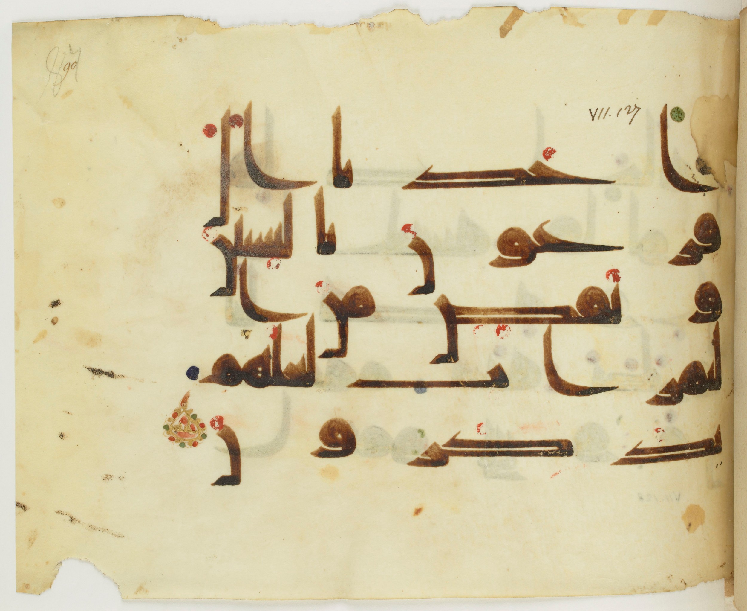 BNF Arabe 351, in Kufic D.III script, showing Surah 7:130 from Mid 8th to Late 10th Century AD found in Mosque of ʿAmr b. al-ʿĀṣ in Fusṭāṭ (Old Cairo), Egypt, currently housed at Bibliothèque nationale de France, Paris