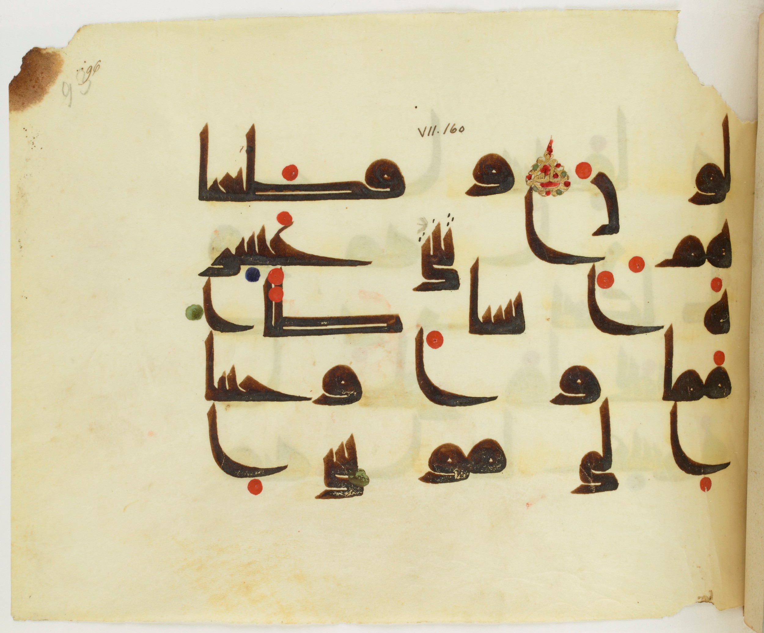 BNF Arabe 351 (Scan 2), in Kufic D.III script, showing Surah 7:159 from Mid 8th to Late 10th Century AD found in Mosque of ʿAmr b. al-ʿĀṣ in Fusṭāṭ (Old Cairo), Egypt, currently housed at Bibliothèque nationale de France, Paris