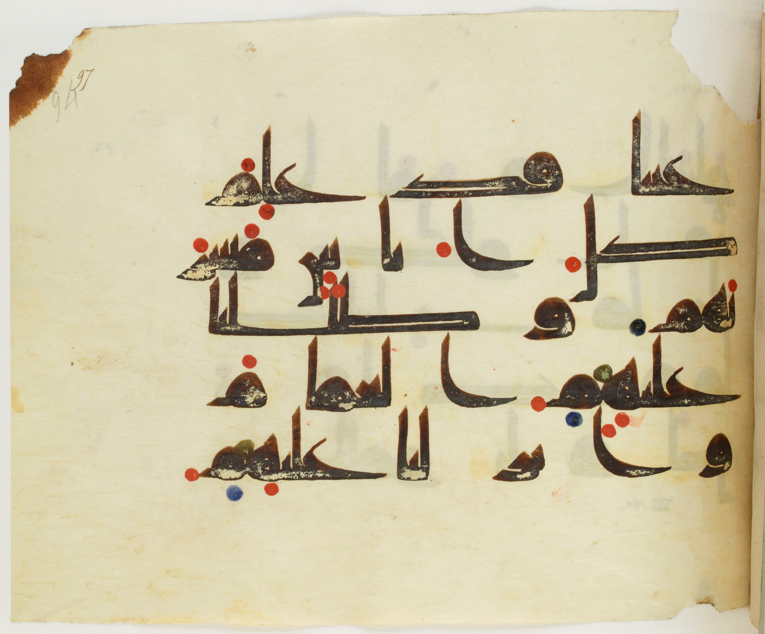 BNF Arabe 351 (Scan 3), in Kufic D.III script, showing Surah 7:160 from Mid 8th to Late 10th Century AD found in Mosque of ʿAmr b. al-ʿĀṣ in Fusṭāṭ (Old Cairo), Egypt, currently housed at Bibliothèque nationale de France, Paris