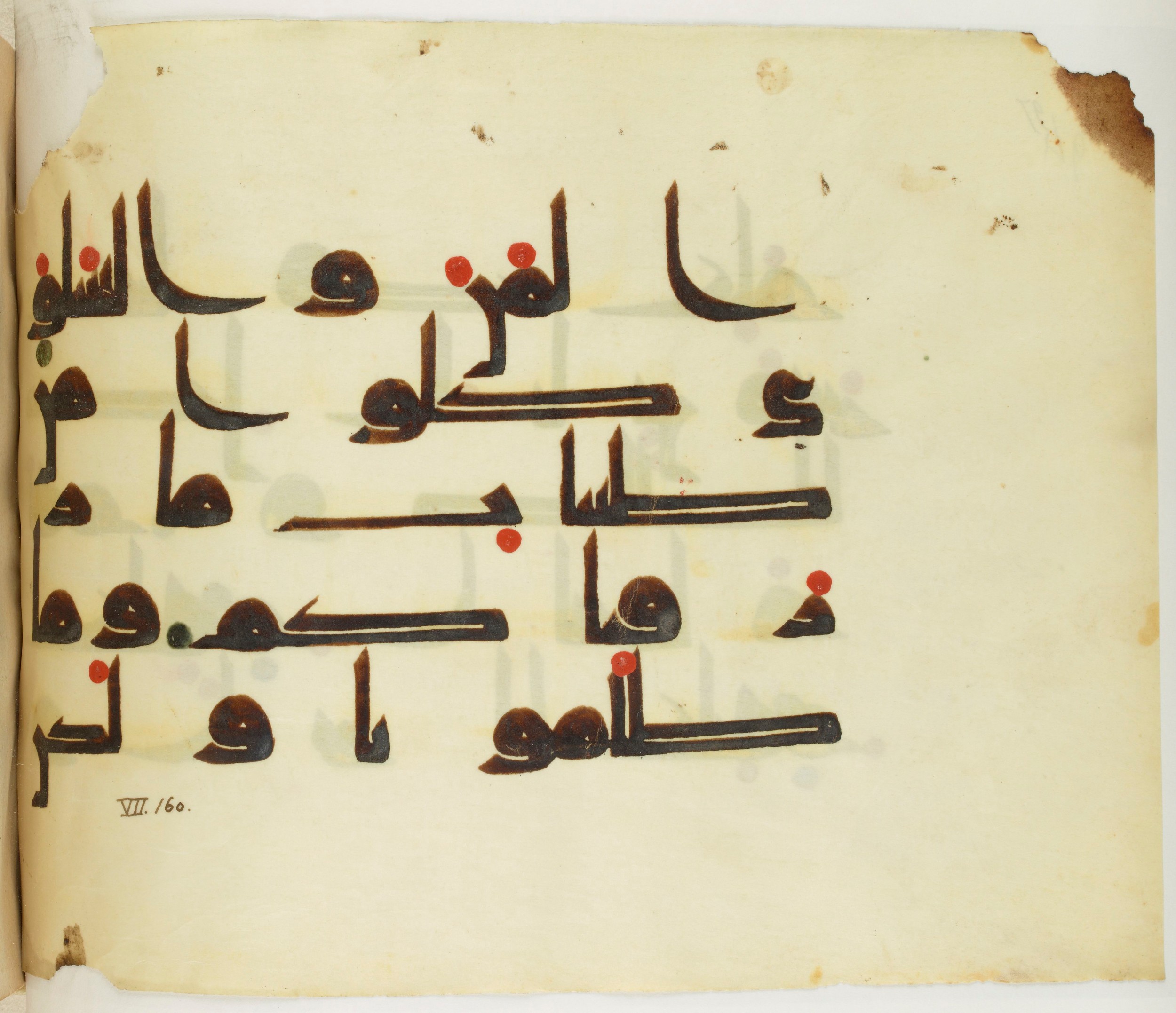 BNF Arabe 351 (Scan 4), in Kufic D.III script, showing Surah 7:160 from Mid 8th to Late 10th Century AD found in Mosque of ʿAmr b. al-ʿĀṣ in Fusṭāṭ (Old Cairo), Egypt, currently housed at Bibliothèque nationale de France, Paris