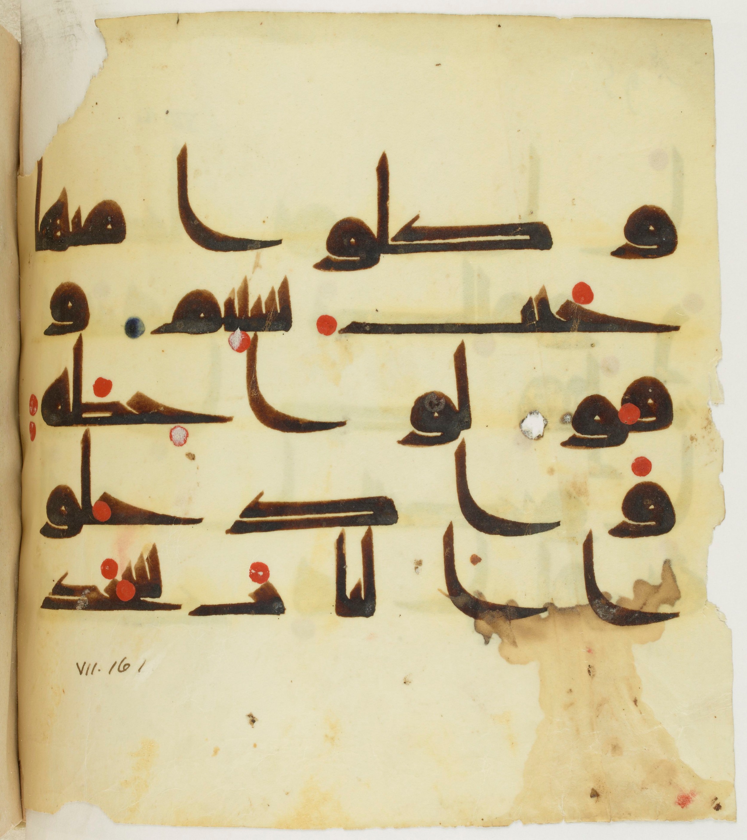 BNF Arabe 351 (Scan 2), in Kufic D.III script, showing Surah 7:161 from Mid 8th to Late 10th Century AD found in Mosque of ʿAmr b. al-ʿĀṣ in Fusṭāṭ (Old Cairo), Egypt, currently housed at Bibliothèque nationale de France, Paris