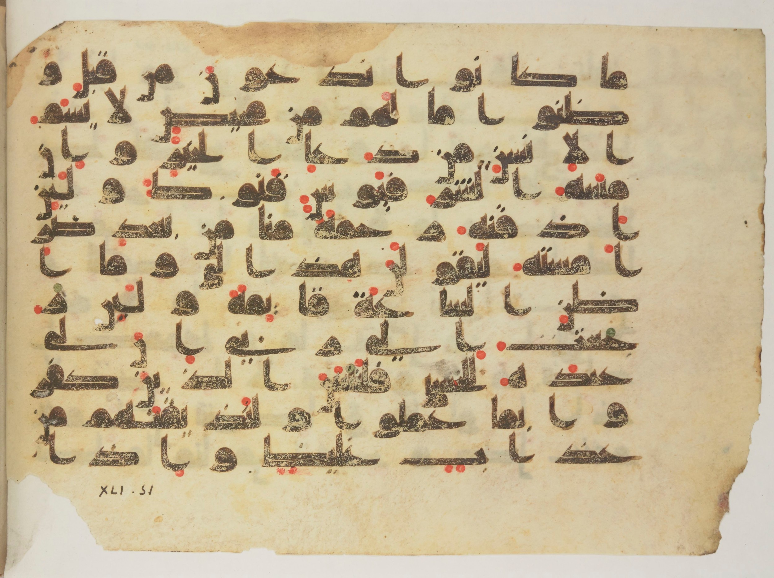 Paris, Bibliothèque nationale de France, Arabe 352 (e), in kūfī D.I script, showing Surah 41:49 from Mid-8th to Late 10th Century AD found in Fustat (Old Cairo), Egypt, currently housed at Bibliothèque nationale de France, Paris