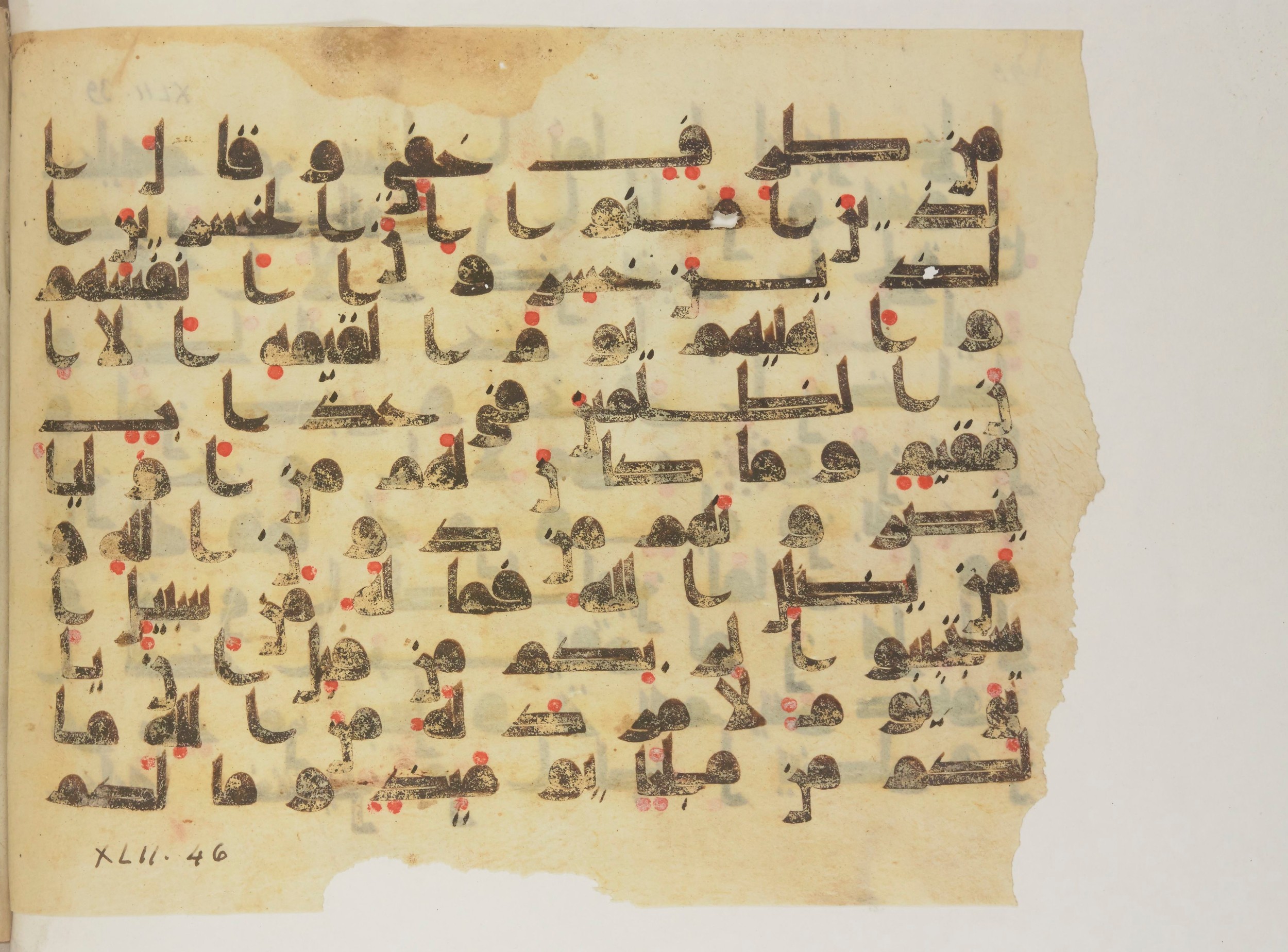 Paris, Bibliothèque nationale de France, Arabe 352 (e) (Scan 2), in kūfī D.I script, showing Surah 42:45 from Mid-8th to Late 10th Century AD found in Fustat (Old Cairo), Egypt, currently housed at Bibliothèque nationale de France, Paris