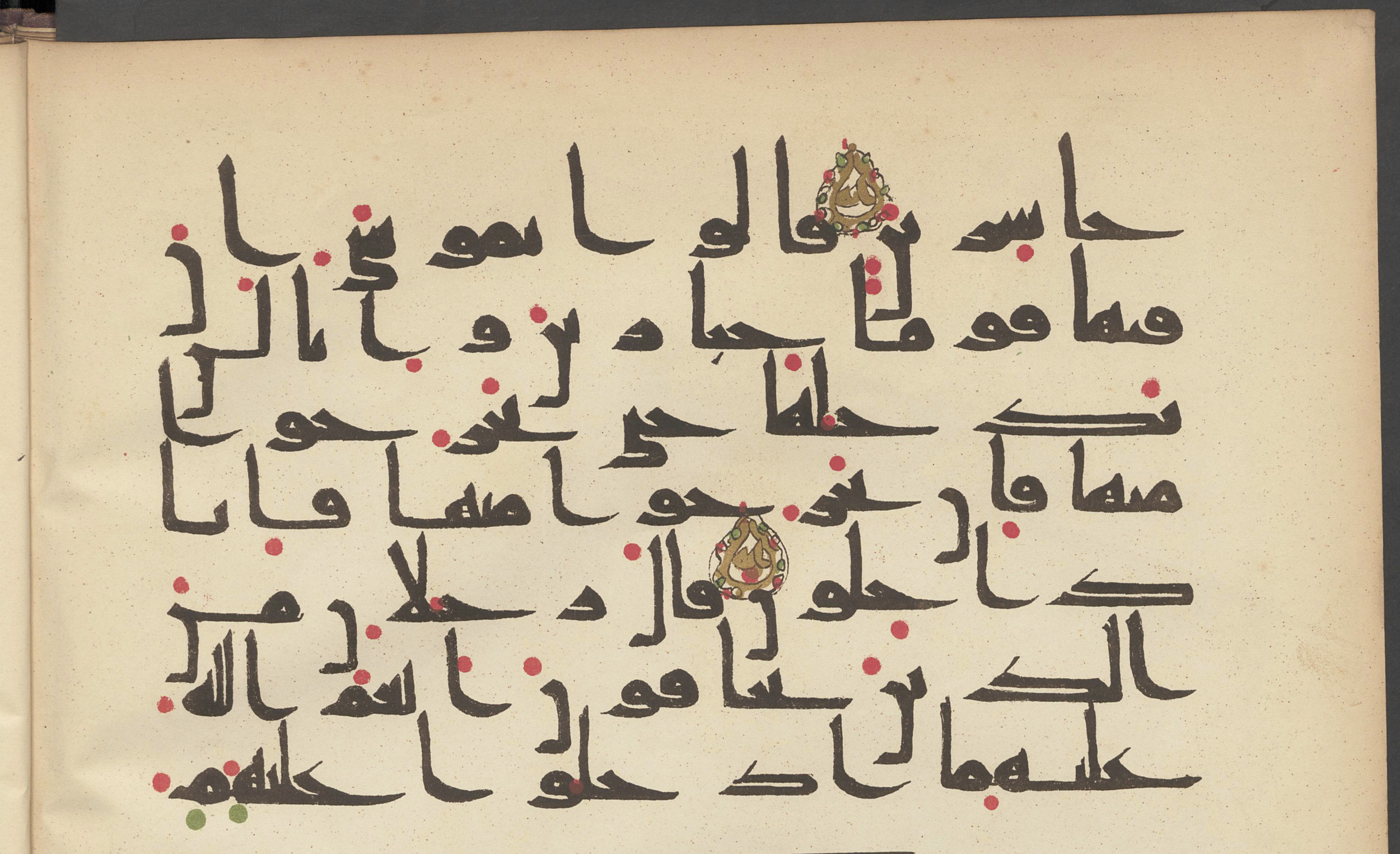 Paris, Bibliothèque nationale de France, Arabe 352 (f) (Scan 2), in kūfī D.Va script, showing Surah 5:21 from Mid 8th to Late 9th Century AD found in al-Fusṭāṭ (Fustat), Egypt, currently housed at Bibliothèque nationale de France, Paris