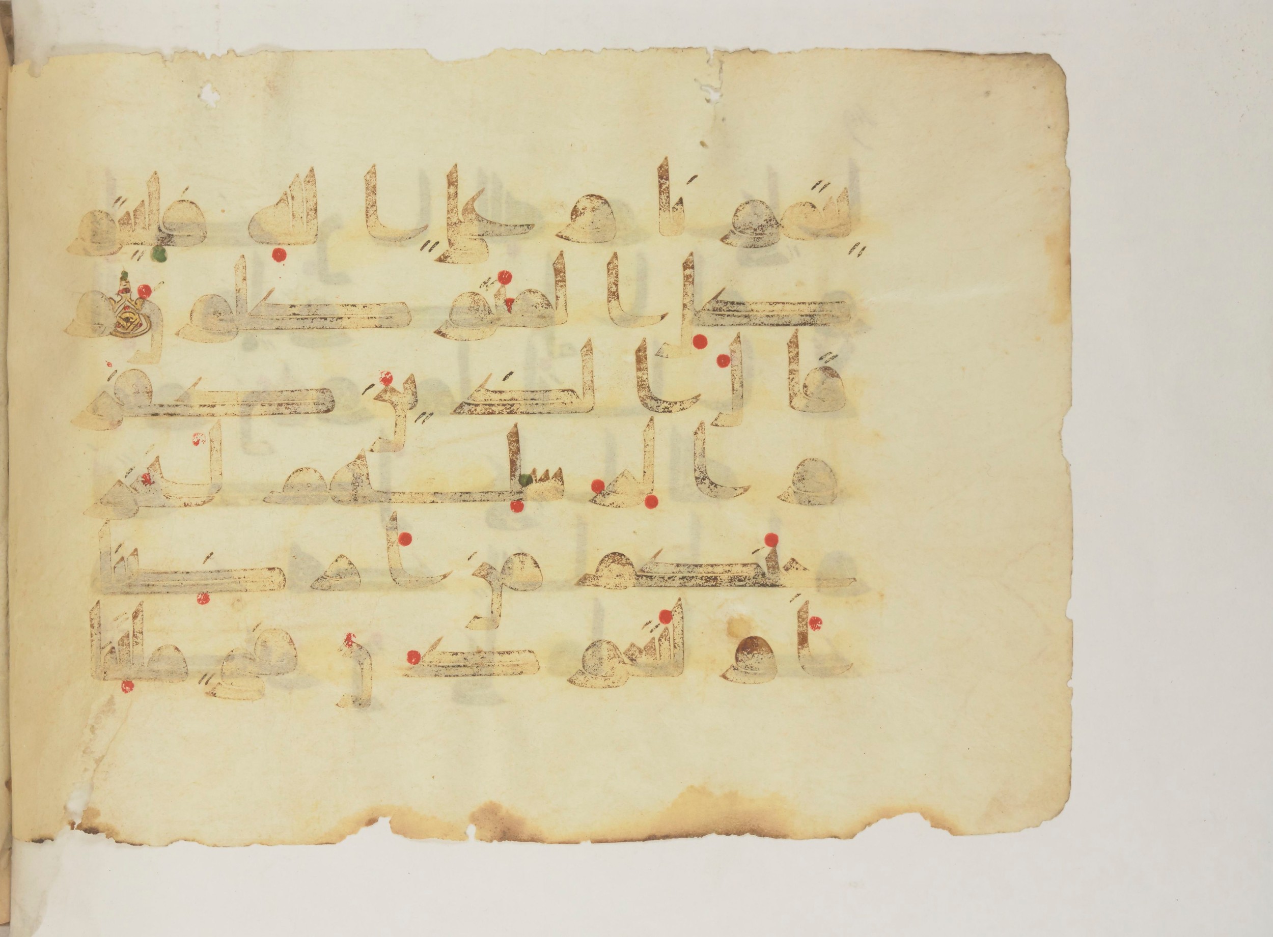 Paris, Bibliothèque nationale de France, Arabe 352 (g) (Scan 1), in Kufic D.I script, showing Surah 14:13 from Mid 8th to Late 10th Century AD found in Fustat (Old Cairo), Egypt, currently housed at Bibliothèque nationale de France, Paris