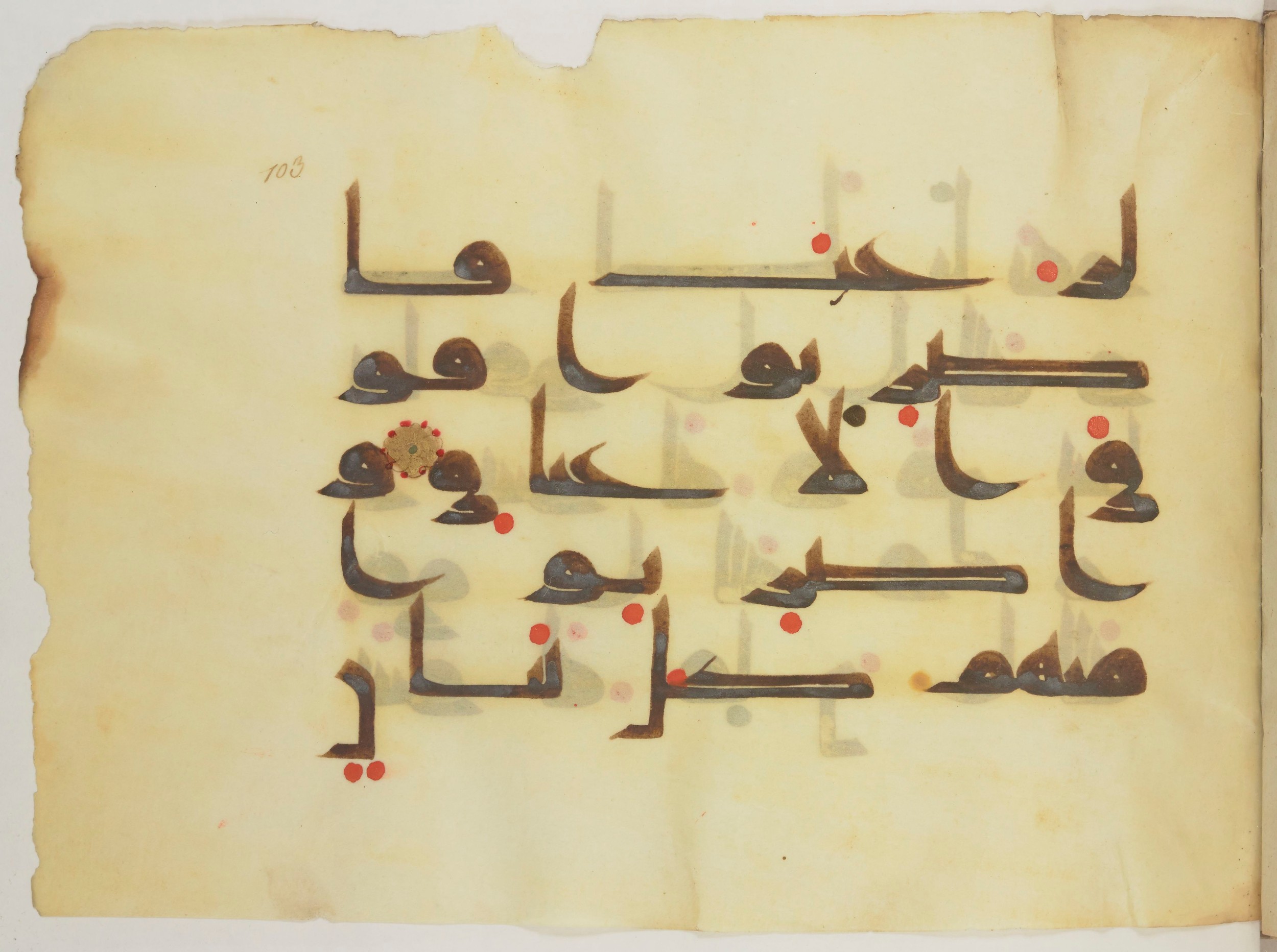 Paris, Bibliothèque nationale de France, Arabe 352 (h) (Scan 3), in kūfī D.I / D.III script, showing Surah 8:12 from Mid-8th to Late 10th Century AD found in Fustat (Old Cairo), Egypt, currently housed at Bibliothèque nationale de France, Paris