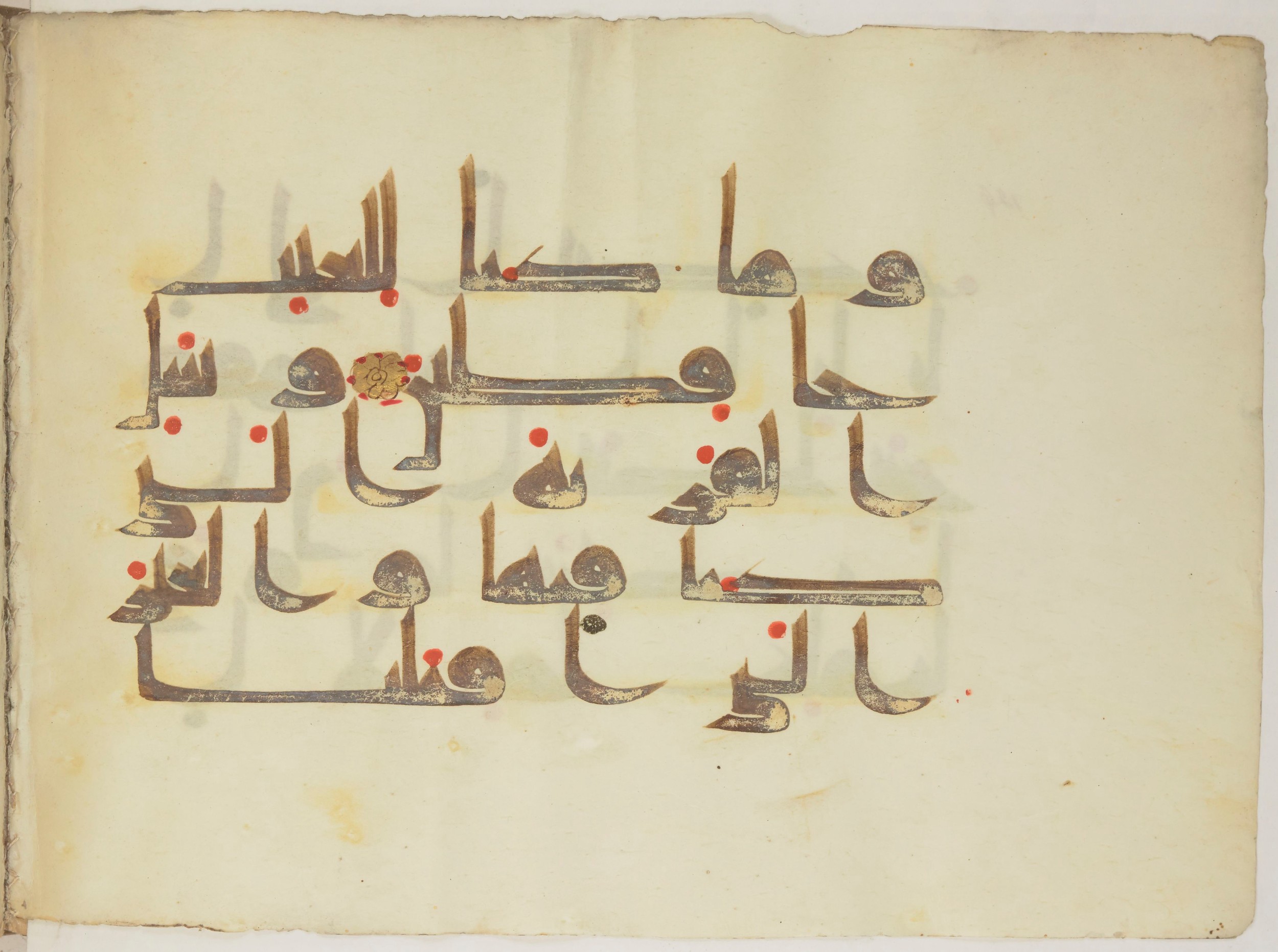 Paris, Bibliothèque nationale de France, Arabe 352 (h) (Scan 3), in kūfī D.I / D.III script, showing Surah 12:81 from Mid-8th to Late 10th Century AD found in Fustat (Old Cairo), Egypt, currently housed at Bibliothèque nationale de France, Paris