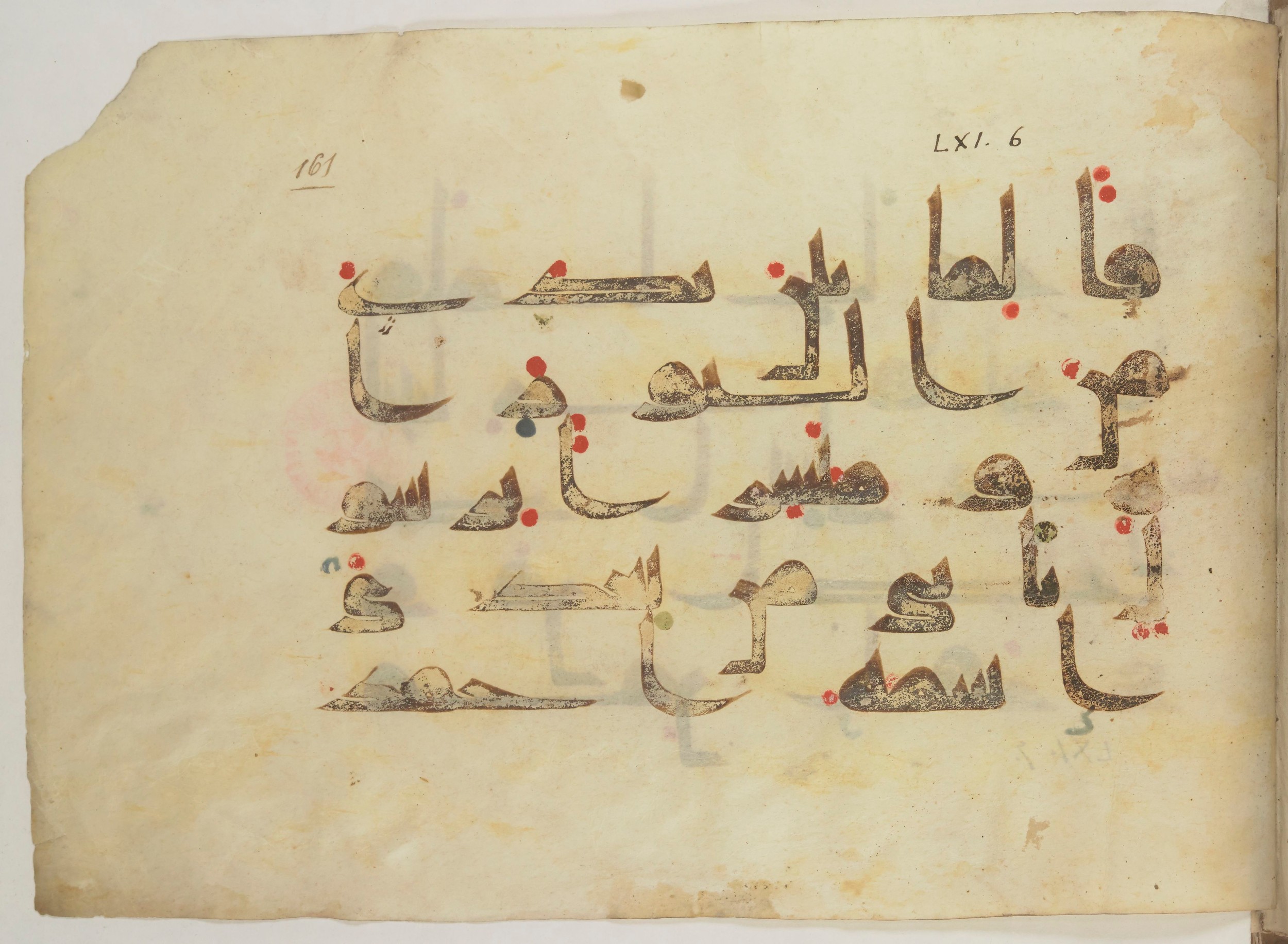 Paris, Bibliothèque nationale de France, Arabe 352 (h) (Scan 1), in kūfī D.I / D.III script, showing Surah 61:6 from Mid-8th to Late 10th Century AD found in Fustat (Old Cairo), Egypt, currently housed at Bibliothèque nationale de France, Paris