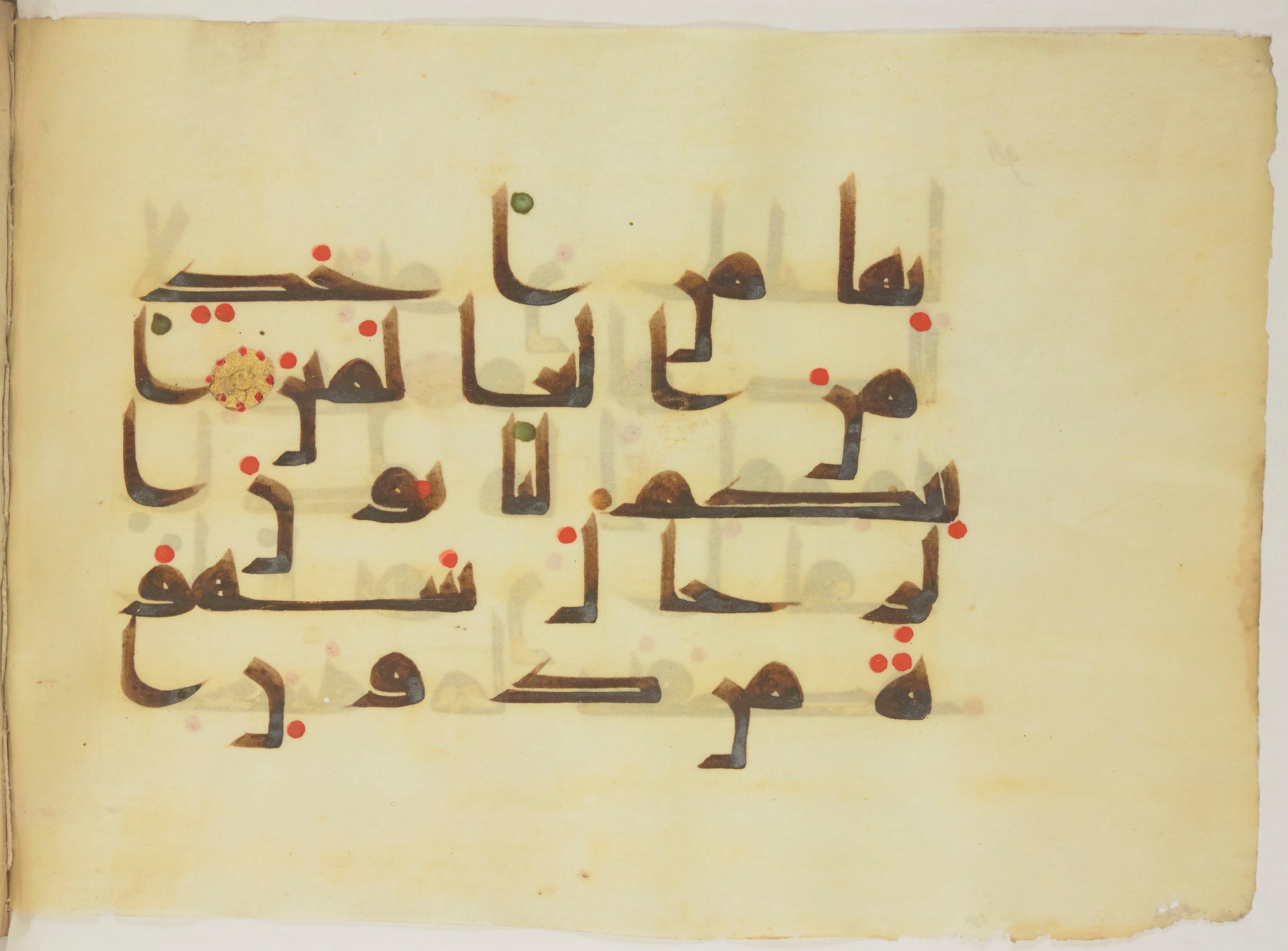 Paris, Bibliothèque nationale de France, Arabe 352 (h) (Scan 2), in kūfī D.I / D.III script, showing Surah 7:80 from Mid-8th to Late 10th Century AD found in Fustat (Old Cairo), Egypt, currently housed at Bibliothèque nationale de France, Paris