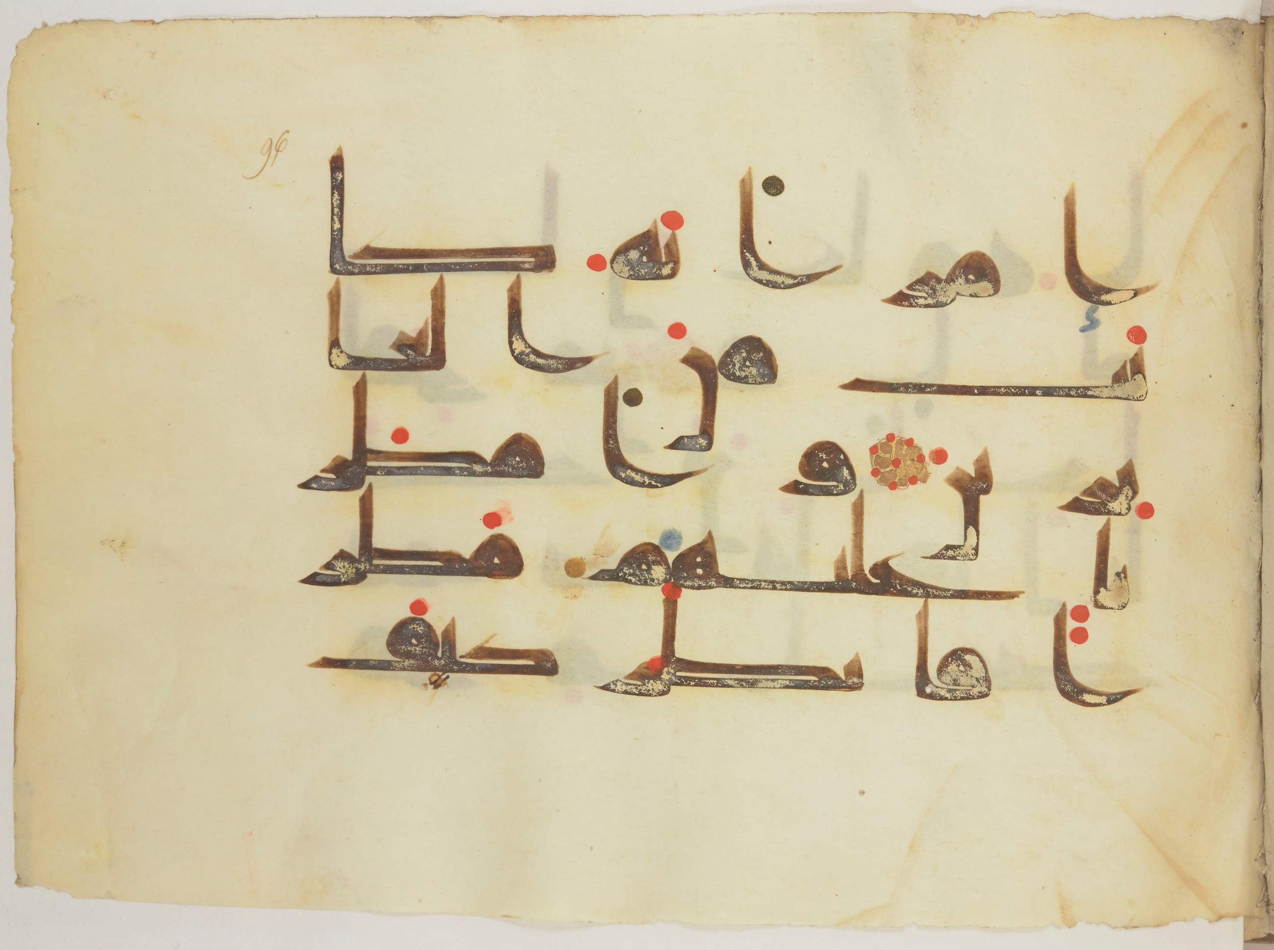 Paris, Bibliothèque nationale de France, Arabe 352 (h) (Scan 2), in kūfī D.I / D.III script, showing Surah 7:83 from Mid-8th to Late 10th Century AD found in Fustat (Old Cairo), Egypt, currently housed at Bibliothèque nationale de France, Paris