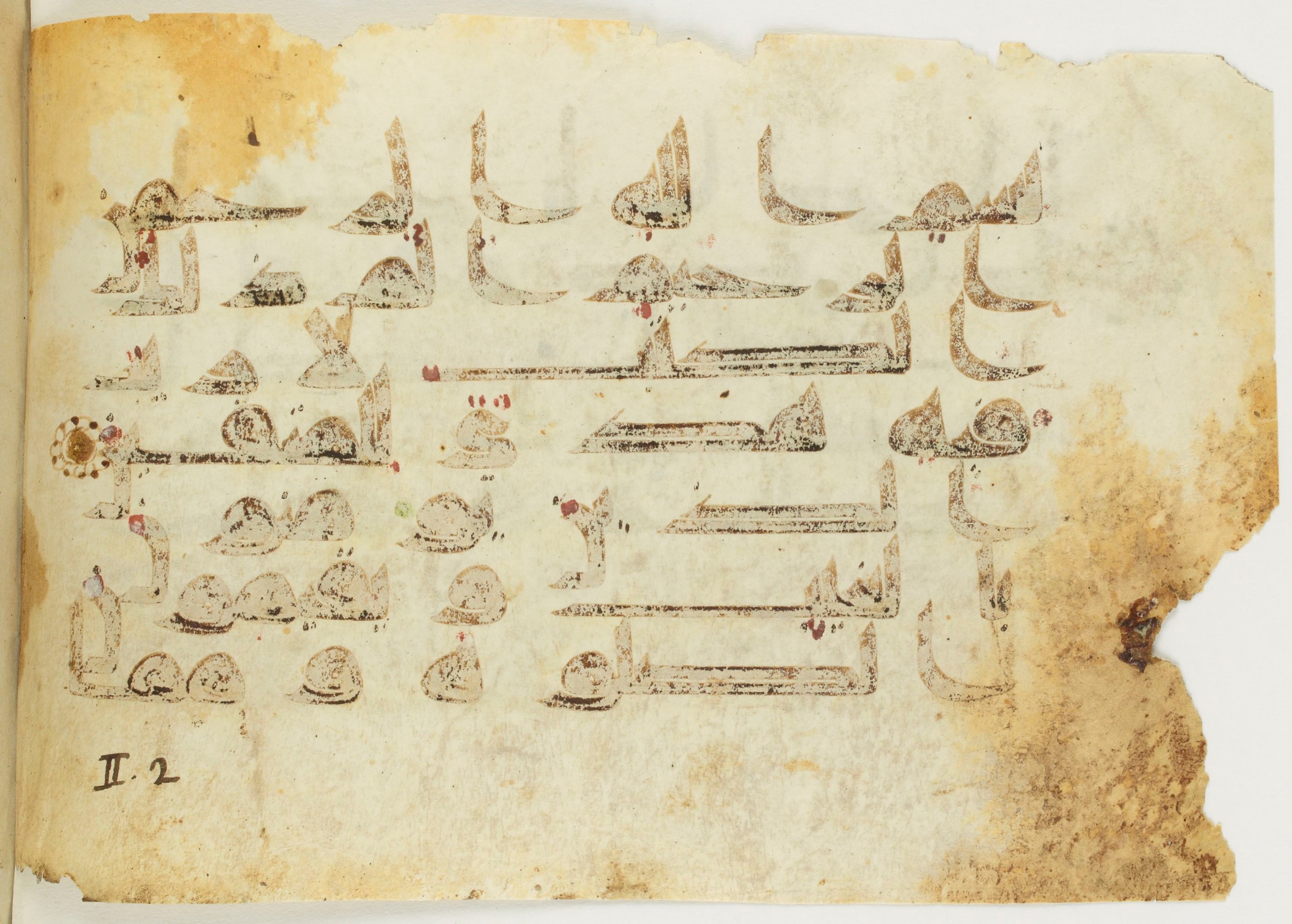 Paris, Bibliothèque nationale de France, Arabe 353 (a), in kūfī D.I / D.III script, showing Surah 2:0 from Mid 8th to Late 10th Century AD found in Fustat (Old Cairo), Egypt, currently housed at Bibliothèque nationale de France, Paris