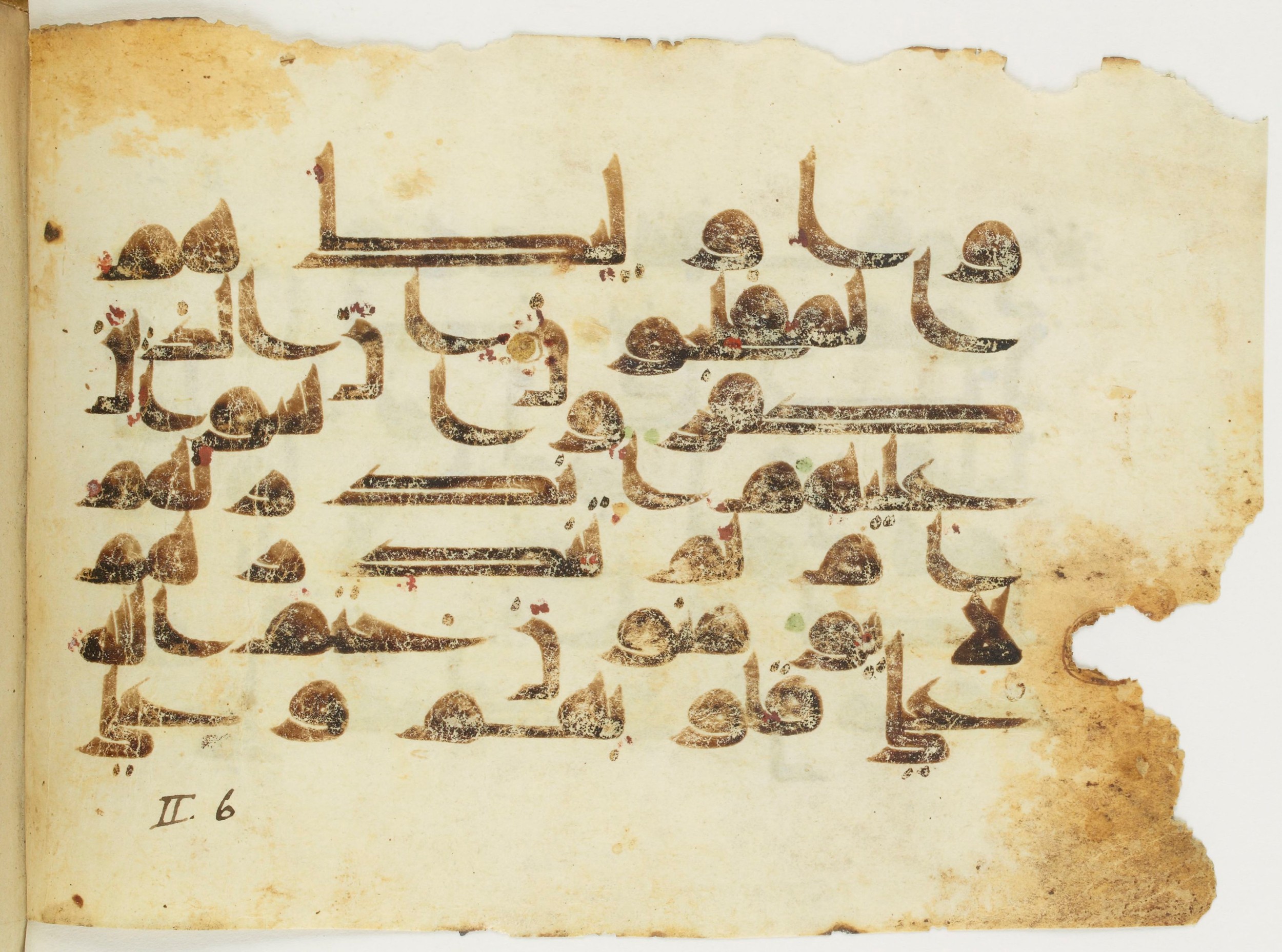 Paris, Bibliothèque nationale de France, Arabe 353 (a) (Scan 1), in kūfī D.I / D.III script, showing Surah 2:7 from Mid 8th to Late 10th Century AD found in Fustat (Old Cairo), Egypt, currently housed at Bibliothèque nationale de France, Paris