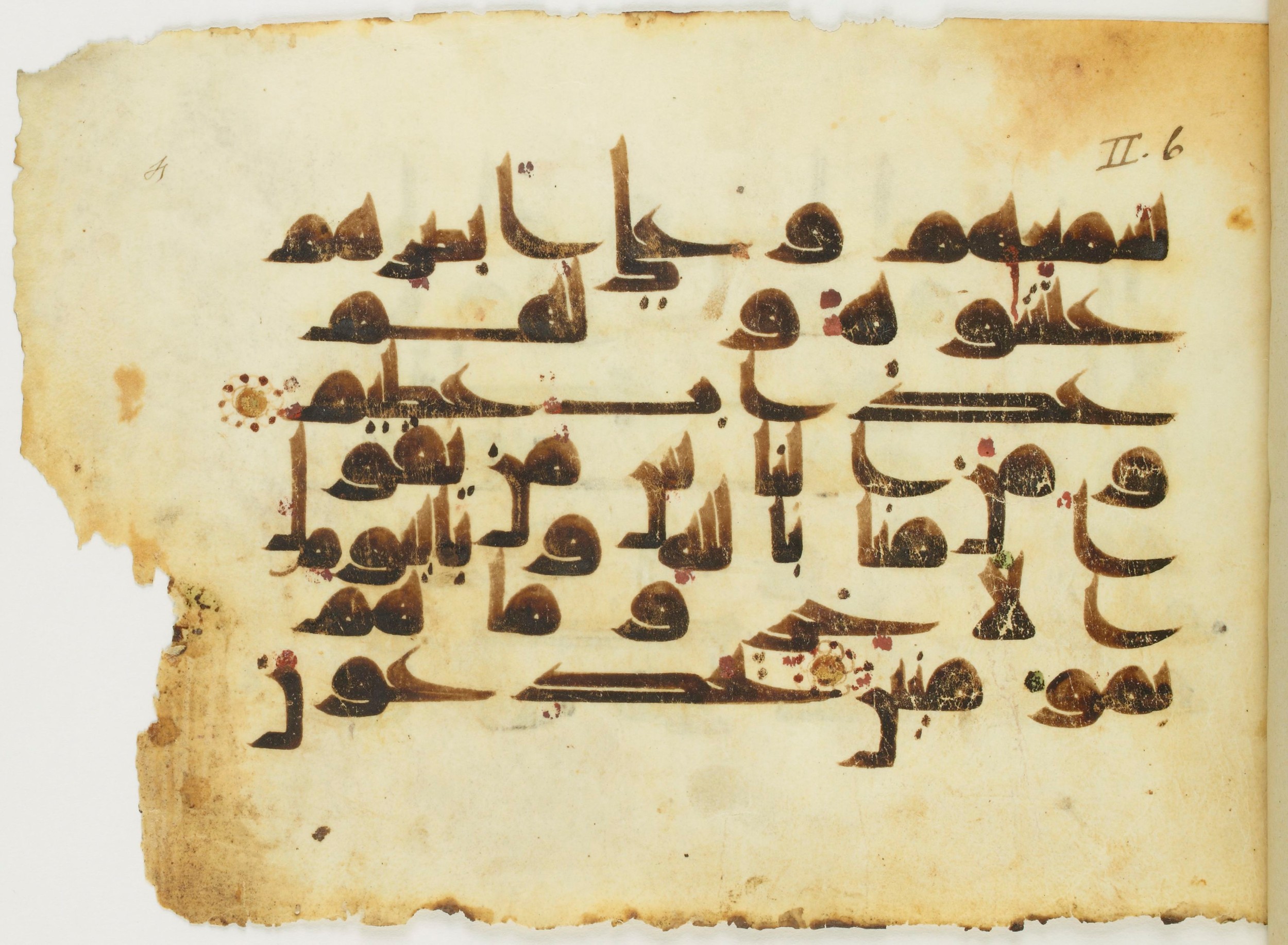 Paris, Bibliothèque nationale de France, Arabe 353 (a) (Scan 2), in kūfī D.I / D.III script, showing Surah 2:7 from Mid 8th to Late 10th Century AD found in Fustat (Old Cairo), Egypt, currently housed at Bibliothèque nationale de France, Paris