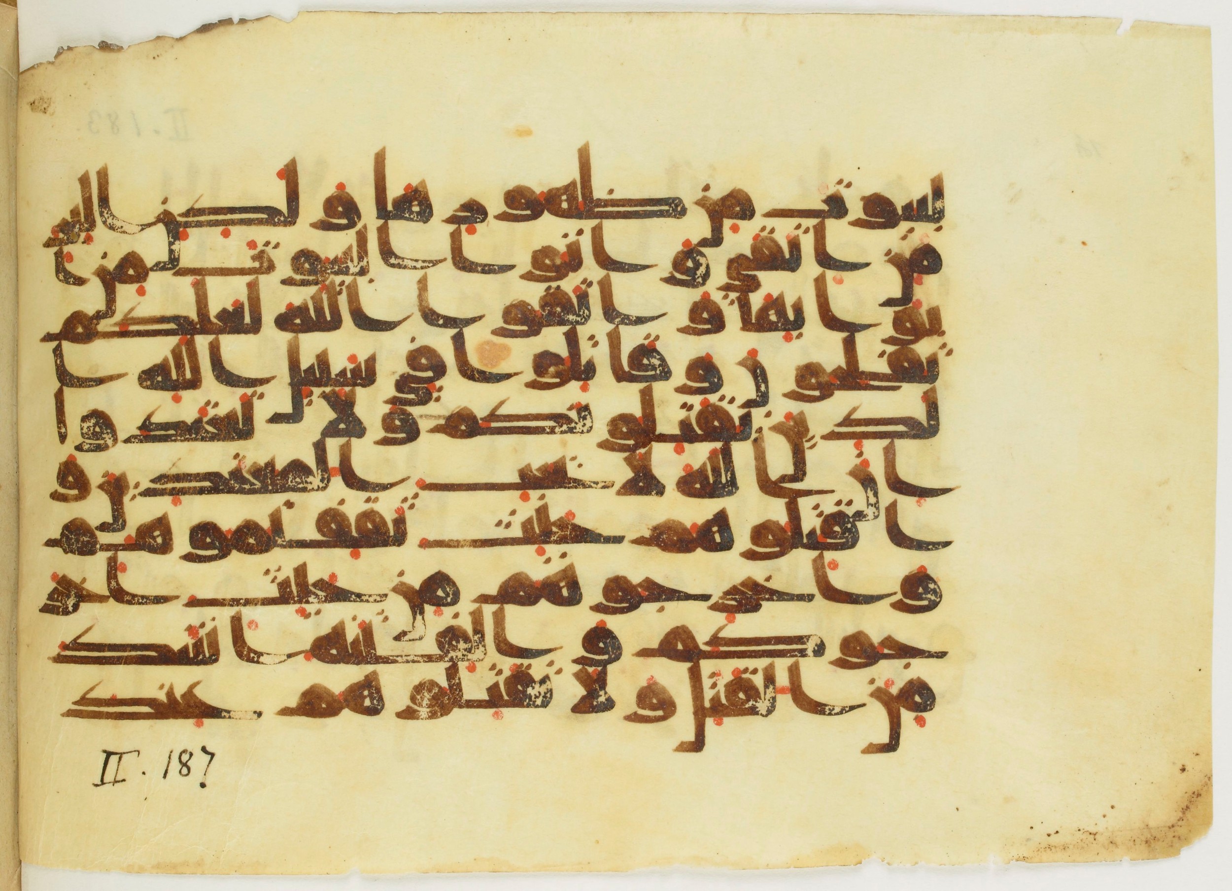 Paris, Bibliothèque nationale de France, Arabe 353 (b) (Scan 2), in Kufic Group D script, showing Surah 2:189 from Mid-8th to Late 10th Century AD found in al-Fusṭāṭ, Egypt, currently housed at Bibliothèque nationale de France, Paris