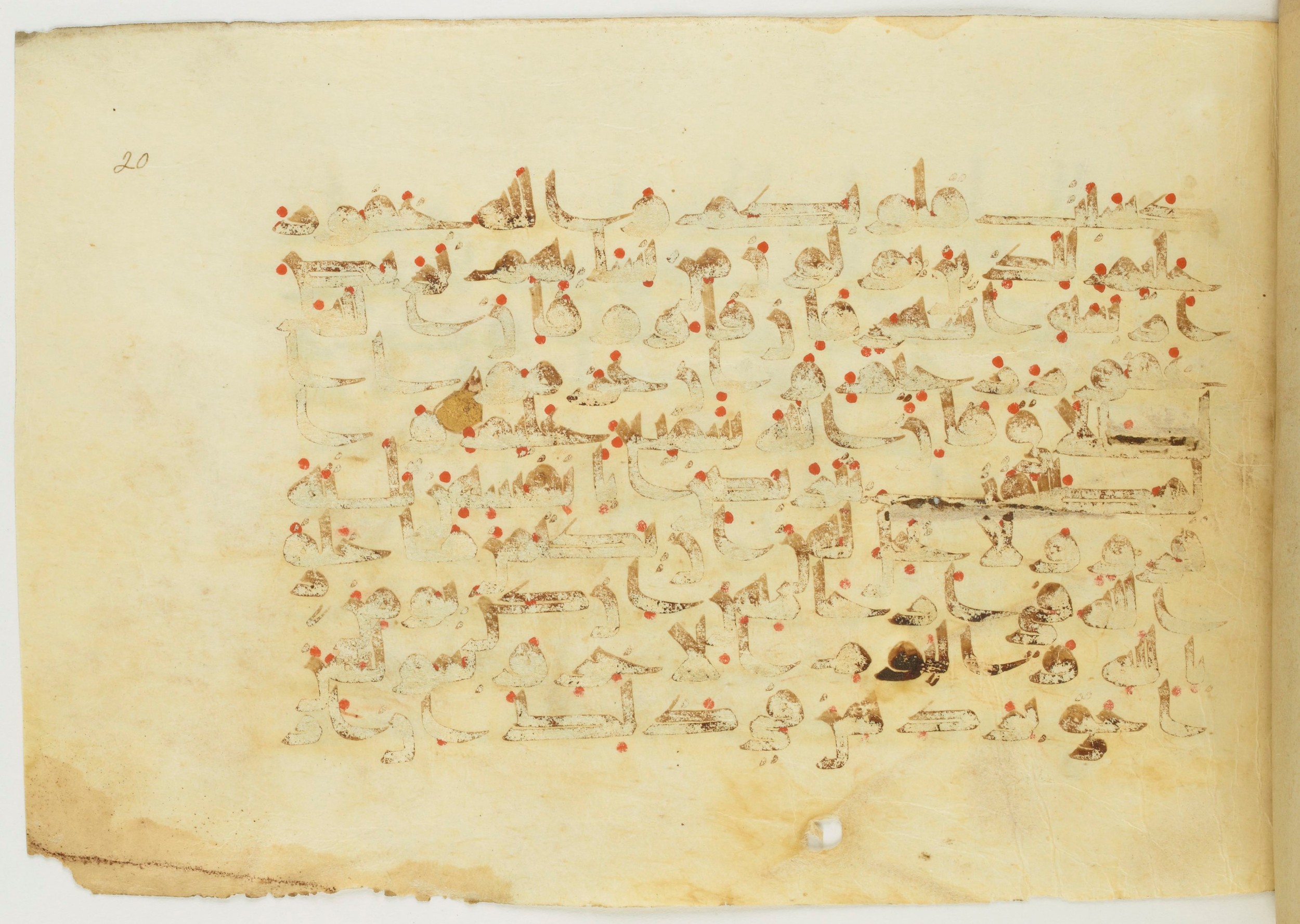 Paris, Bibliothèque nationale de France, Arabe 353 (b), in Kufic Group D script, showing Surah 2:227 from Mid-8th to Late 10th Century AD found in al-Fusṭāṭ, Egypt, currently housed at Bibliothèque nationale de France, Paris