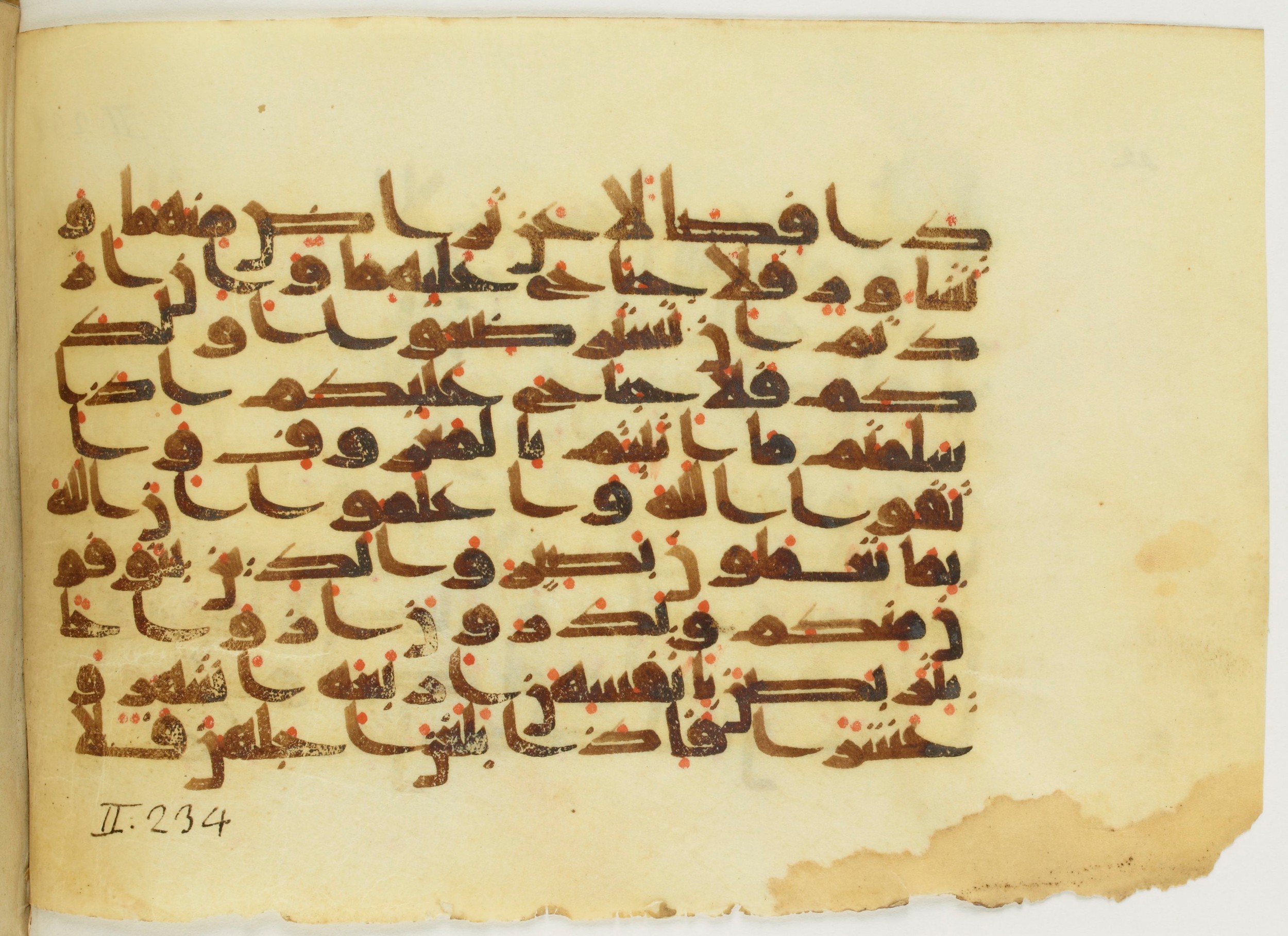 Paris, Bibliothèque nationale de France, Arabe 353 (b) (Scan 2), in Kufic Group D script, showing Surah 2:233 from Mid-8th to Late 10th Century AD found in al-Fusṭāṭ, Egypt, currently housed at Bibliothèque nationale de France, Paris