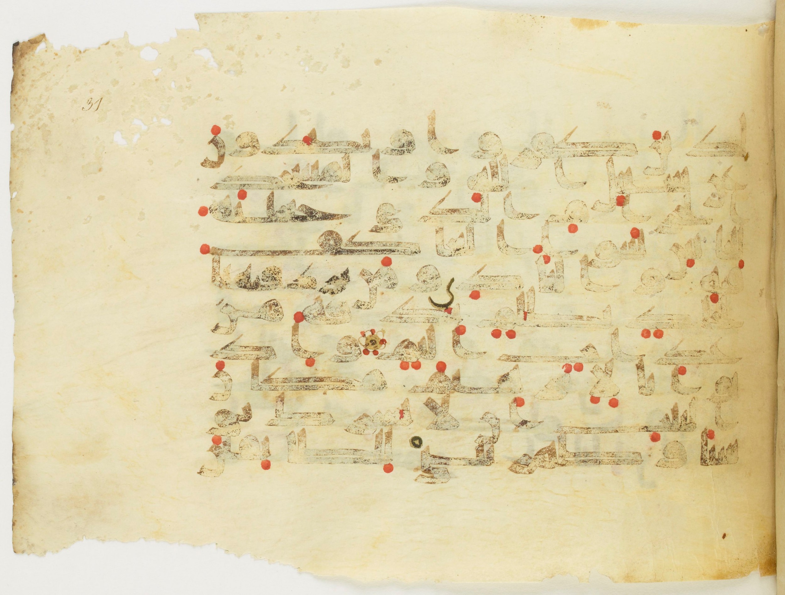 Paris, Bibliothèque nationale de France, Arabe 353 (c) (Scan 2), in Kufic (Group D) script, showing Surah 22:25 from Mid 8th to Late 10th Century AD found in Fustat (Old Cairo), Egypt, currently housed at Bibliothèque nationale de France, Paris