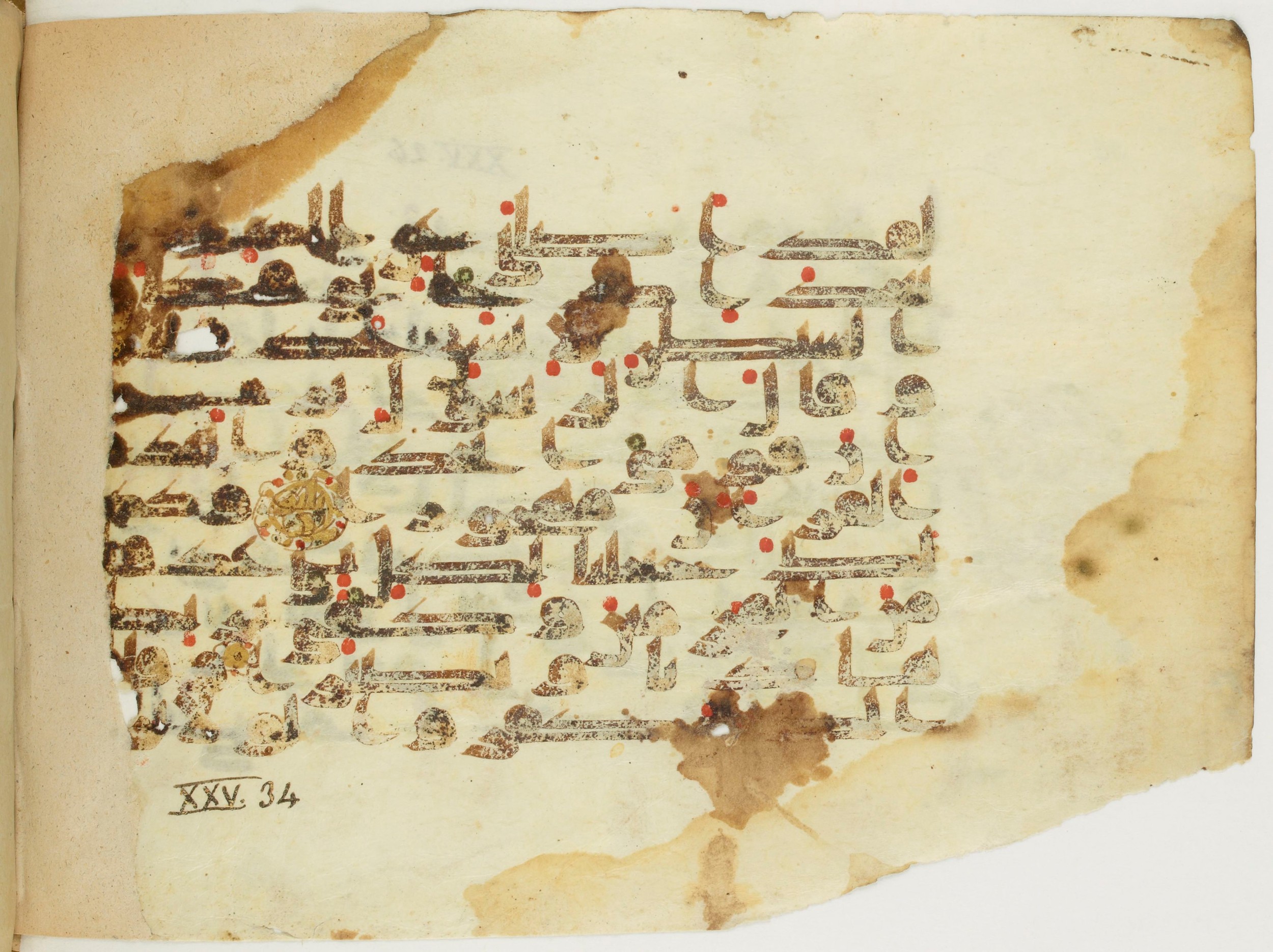 Paris, Bibliothèque nationale de France, Arabe 353 (c), in Kufic (Group D) script, showing Surah 25:30 from Mid 8th to Late 10th Century AD found in Fustat (Old Cairo), Egypt, currently housed at Bibliothèque nationale de France, Paris