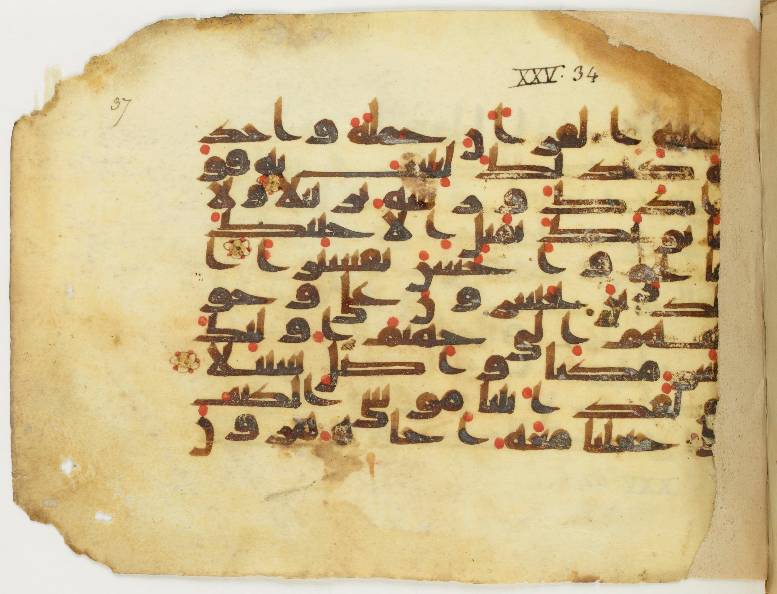 Paris, Bibliothèque nationale de France, Arabe 353 (c), in Kufic (Group D) script, showing Surah 25:33 from Mid 8th to Late 10th Century AD found in Fustat (Old Cairo), Egypt, currently housed at Bibliothèque nationale de France, Paris