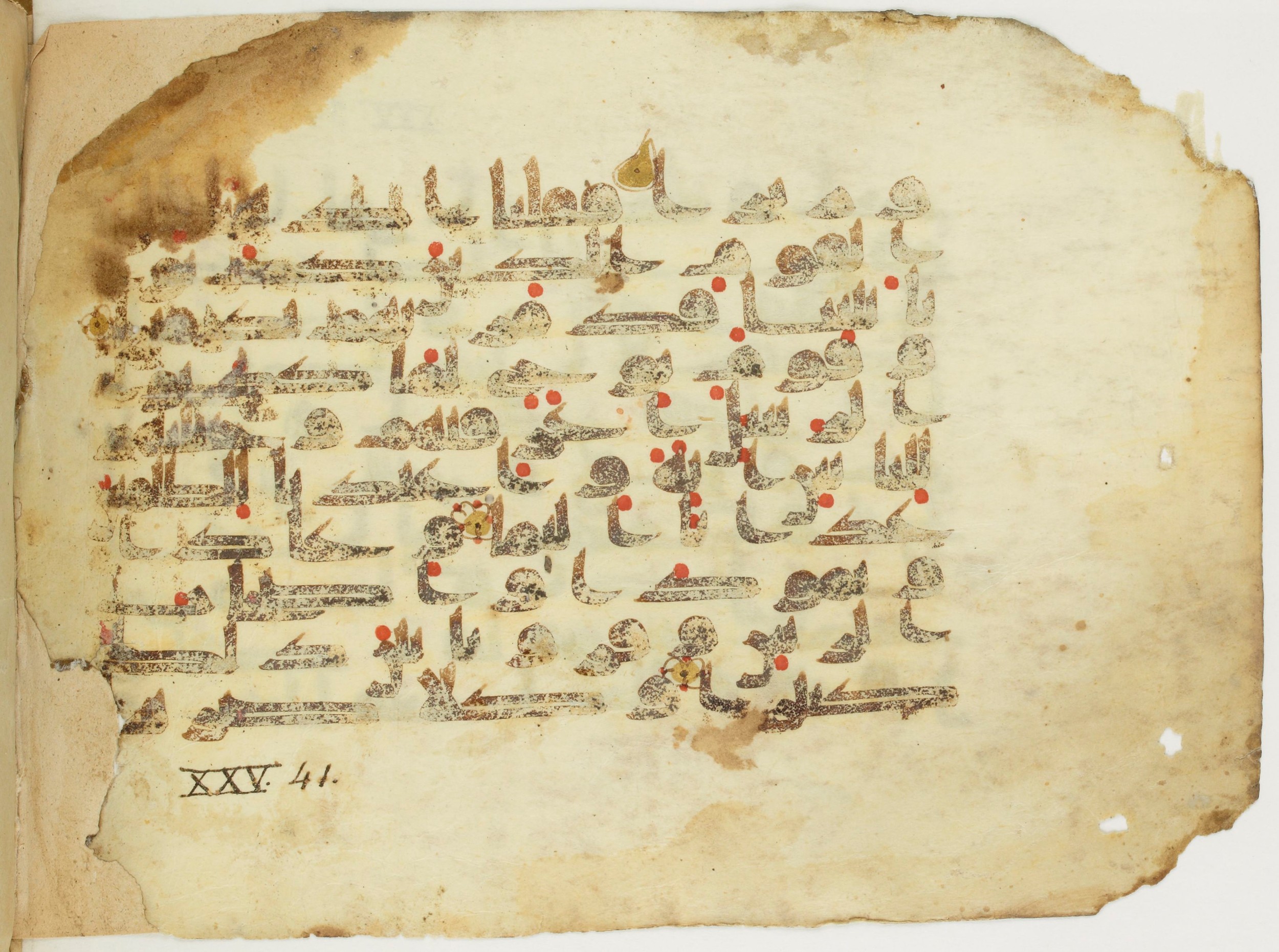 Paris, Bibliothèque nationale de France, Arabe 353 (c) (Scan 1), in Kufic (Group D) script, showing Surah 25:39 from Mid 8th to Late 10th Century AD found in Fustat (Old Cairo), Egypt, currently housed at Bibliothèque nationale de France, Paris