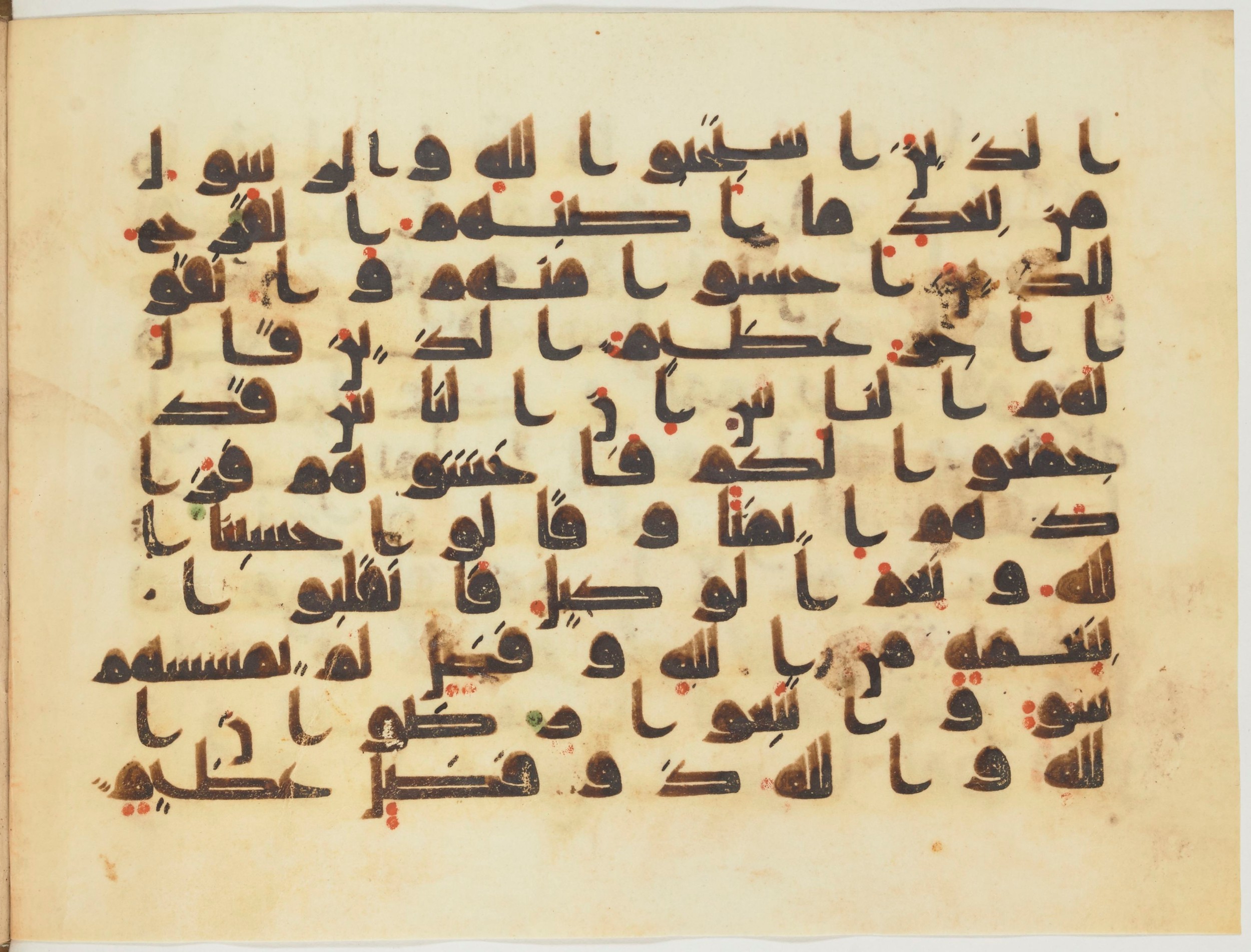 Bibliothèque nationale de France, Arabe 354 (a), in Kufic D.IV script, showing Surah 3:174 from Mid 8th to Late 10th Century AD found in Fustat (Old Cairo), Egypt, currently housed at Bibliothèque nationale de France, Paris