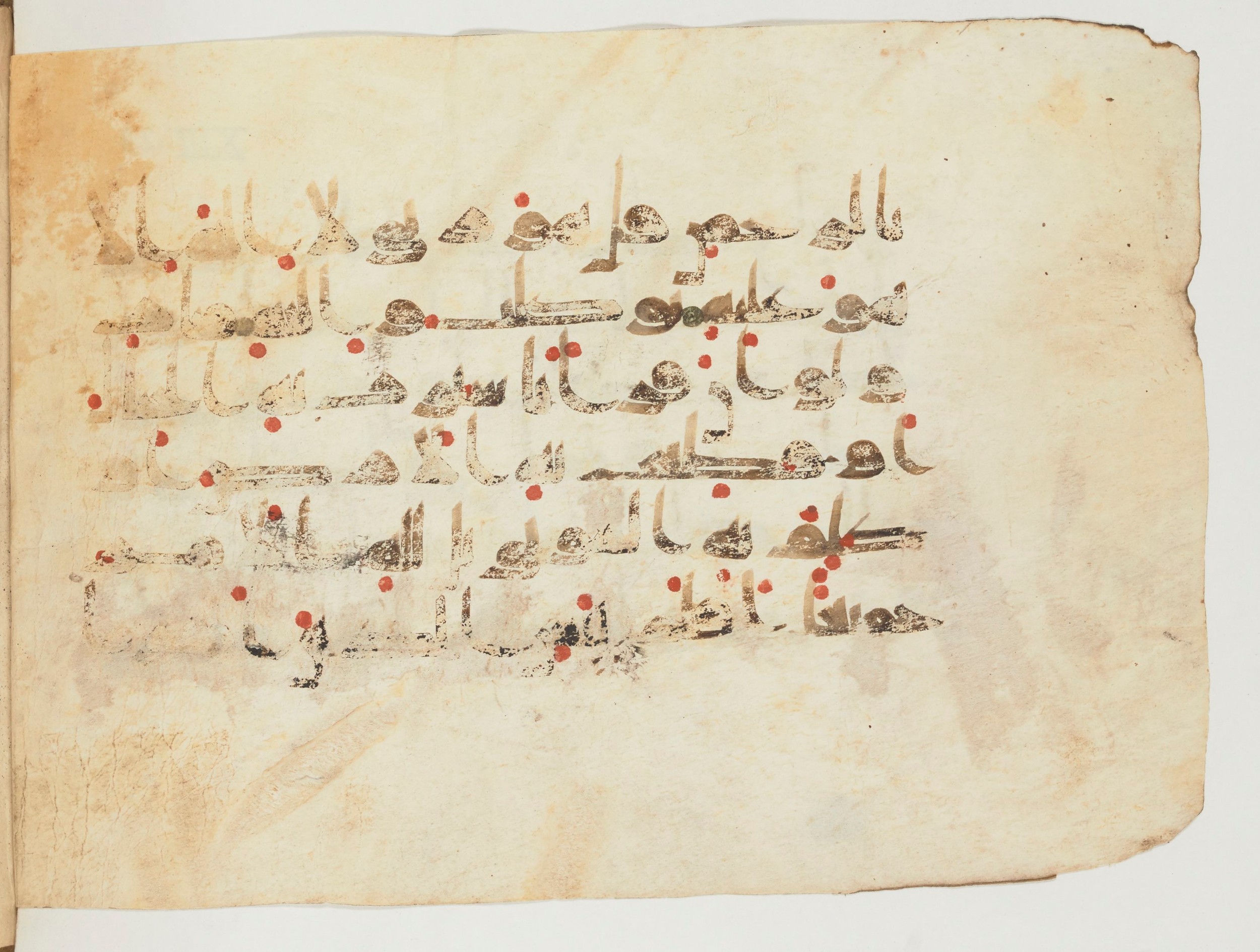 Paris, Bibliothèque nationale de France, Arabe 354 (c) (Scan 2), in Kufic D.Va script, showing Surah 13:30 from Mid 8th to Late 9th Century AD found in Fustat (Old Cairo), Egypt, currently housed at Bibliothèque nationale de France, Paris