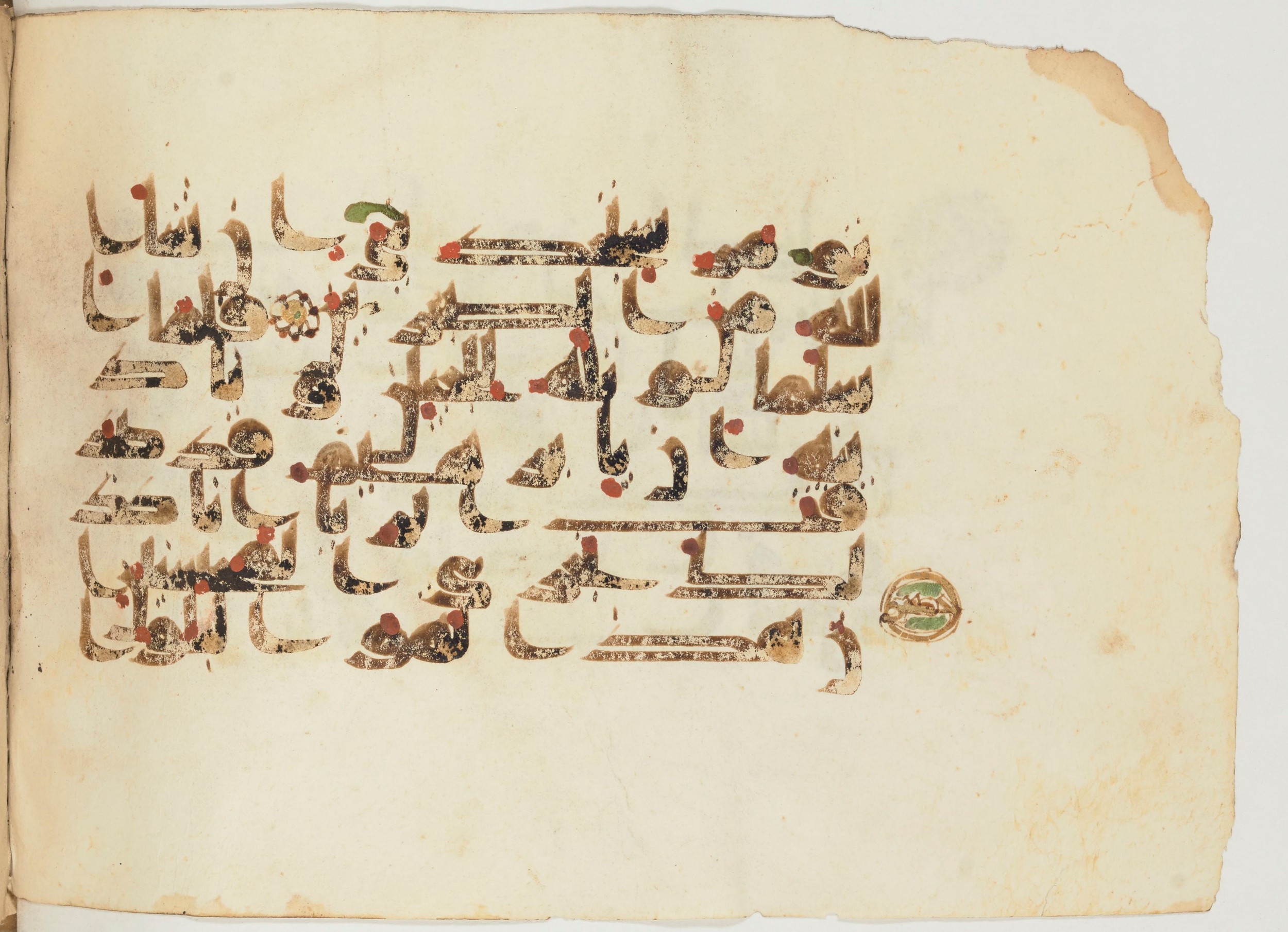 Paris, Bibliothèque nationale de France, Arabe 355 (a), in D I / D III script, showing Surah 37:104 from Mid-8th to 10th Century AD found in Fustat (Old Cairo), Egypt, currently housed at Bibliothèque nationale de France, Paris