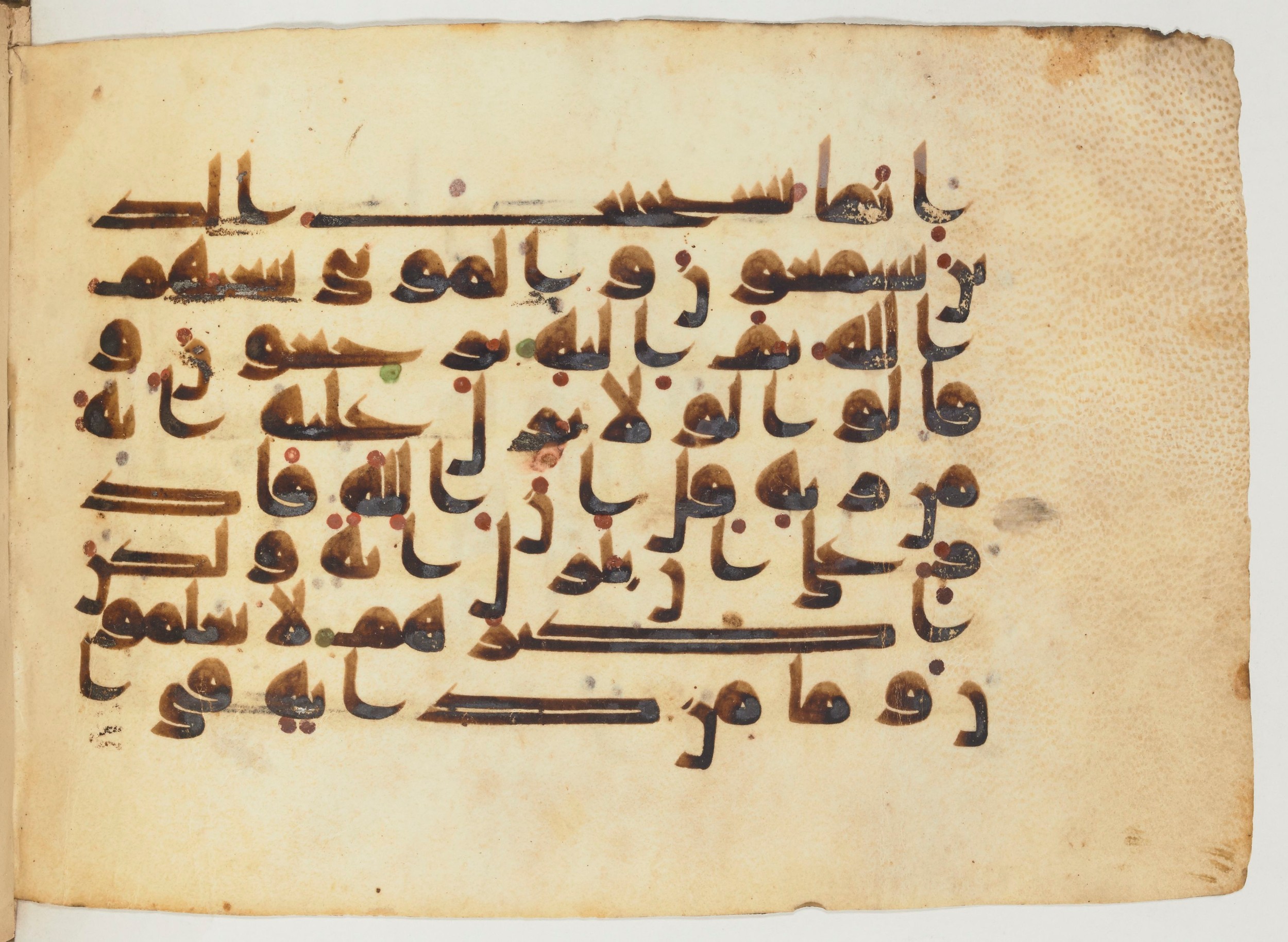 Paris, Bibliothèque nationale de France, Arabe 355 (b), in Kūfī D.I script, showing Surah 6:37 from Mid 8th to Late 10th Century AD found in Fustat (Old Cairo), Egypt, currently housed at Bibliothèque nationale de France, Paris