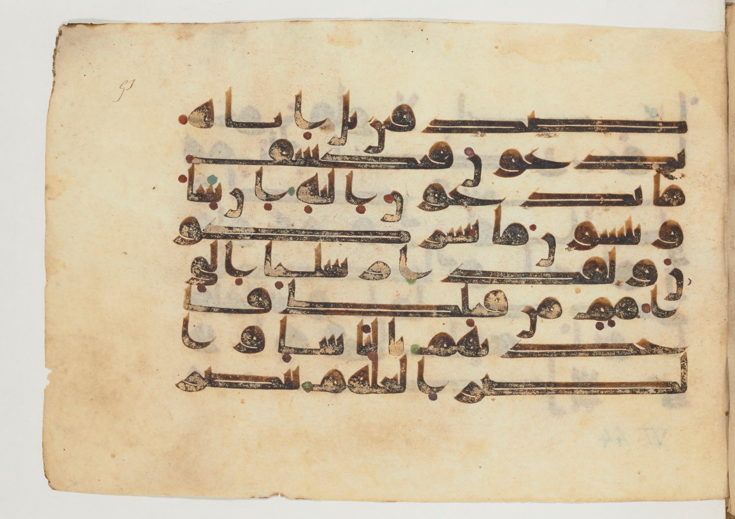 Paris, Bibliothèque nationale de France, Arabe 355 (b) (Scan 1), in Kūfī D.I script, showing Surah 6:42 from Mid 8th to Late 10th Century AD found in Fustat (Old Cairo), Egypt, currently housed at Bibliothèque nationale de France, Paris