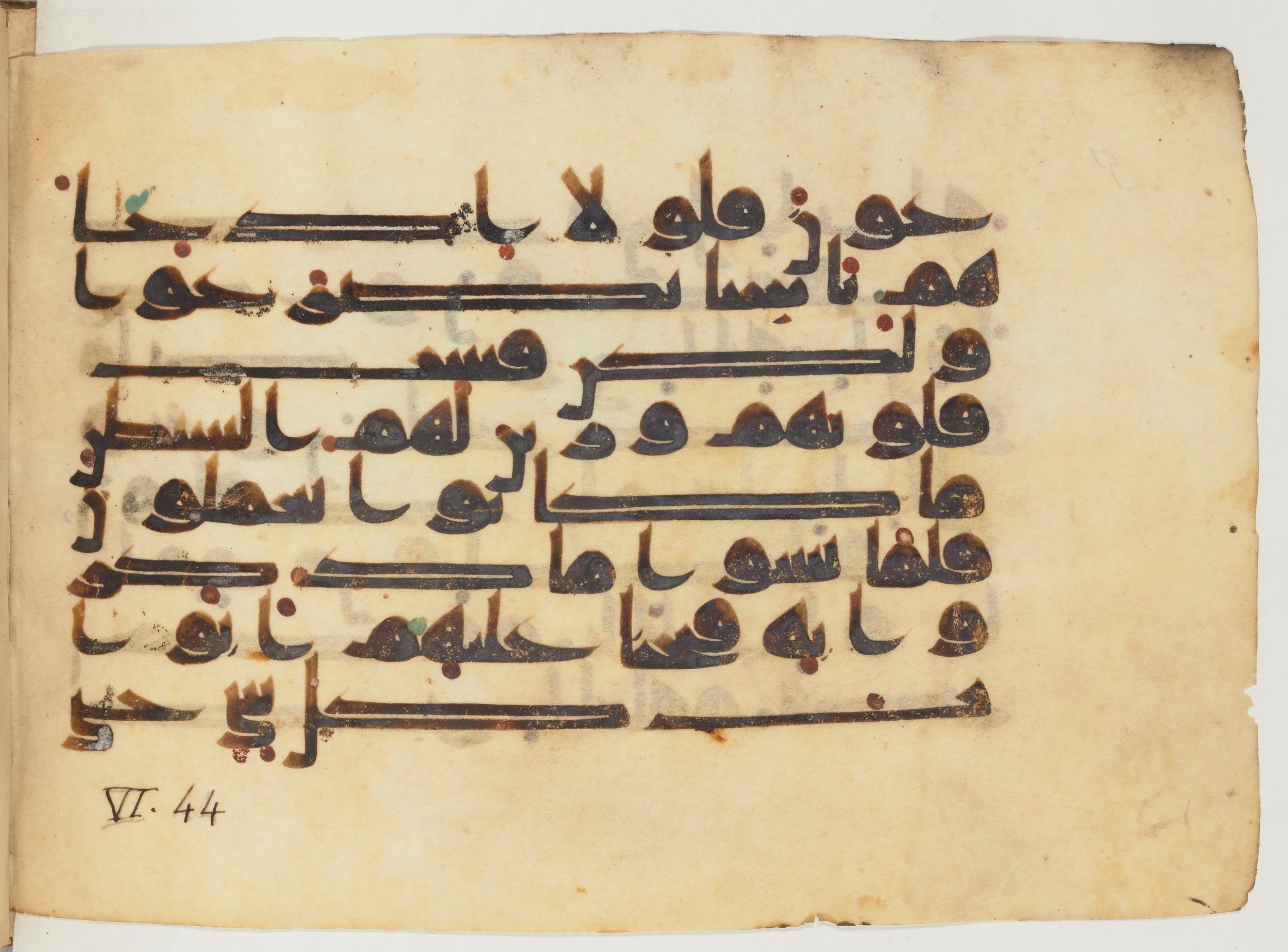 Paris, Bibliothèque nationale de France, Arabe 355 (b), in Kūfī D.I script, showing Surah 6:43 from Mid 8th to Late 10th Century AD found in Fustat (Old Cairo), Egypt, currently housed at Bibliothèque nationale de France, Paris
