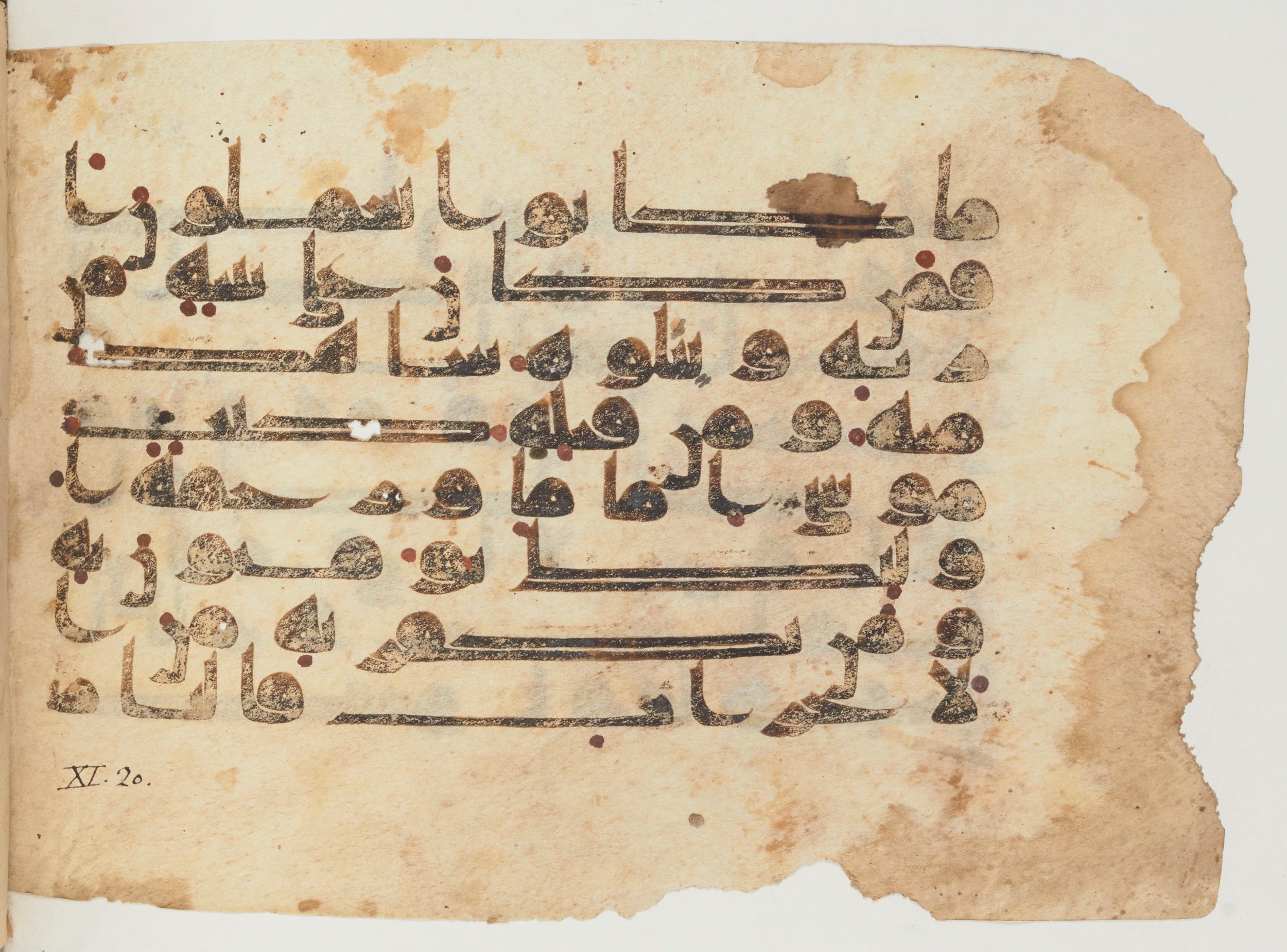 Paris, Bibliothèque nationale de France, Arabe 355 (b) (Scan 2), in Kūfī D.I script, showing Surah 11:16 from Mid 8th to Late 10th Century AD found in Fustat (Old Cairo), Egypt, currently housed at Bibliothèque nationale de France, Paris