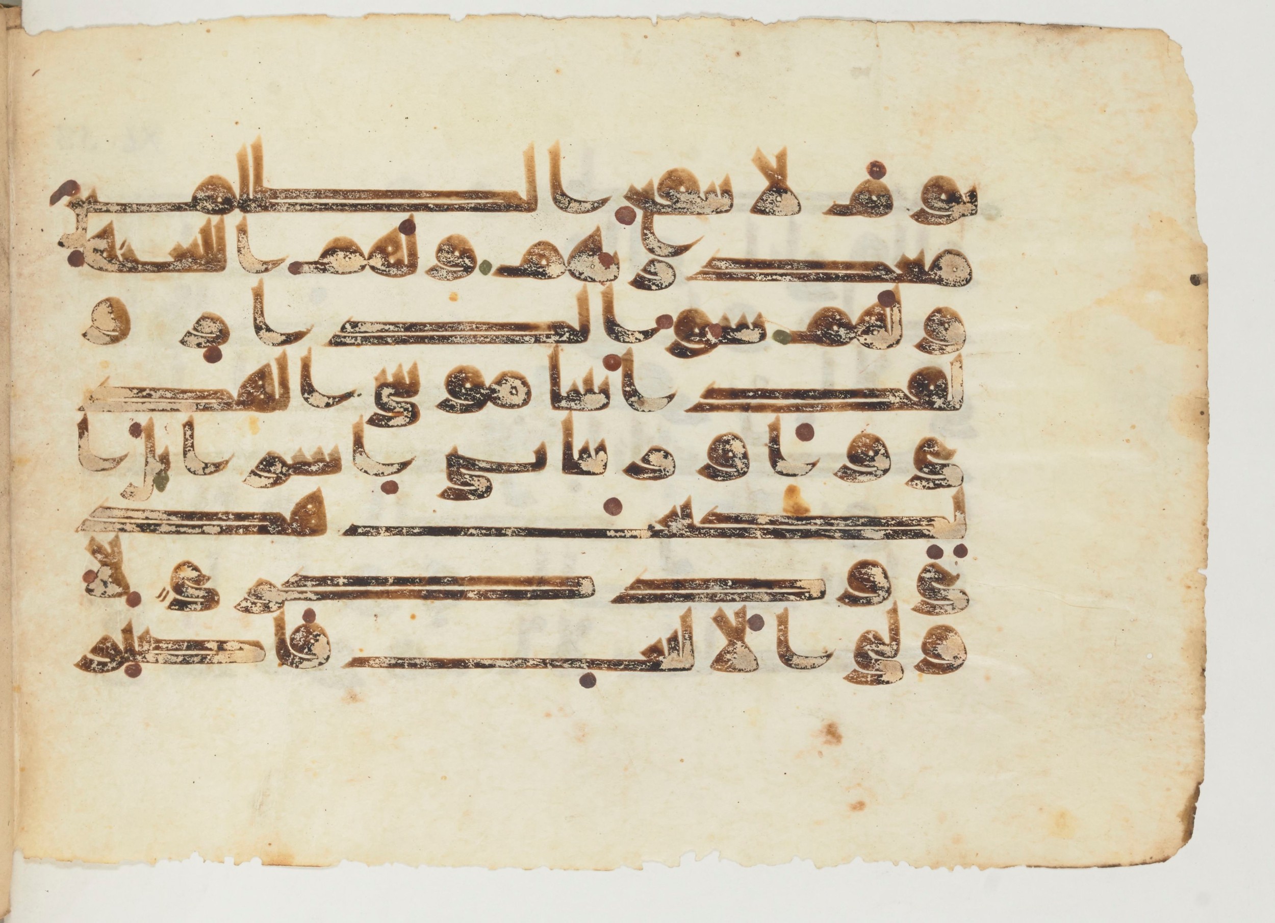 Paris, Bibliothèque nationale de France, Arabe 355 (b), in Kūfī D.I script, showing Surah 40:53 from Mid 8th to Late 10th Century AD found in Fustat (Old Cairo), Egypt, currently housed at Bibliothèque nationale de France, Paris