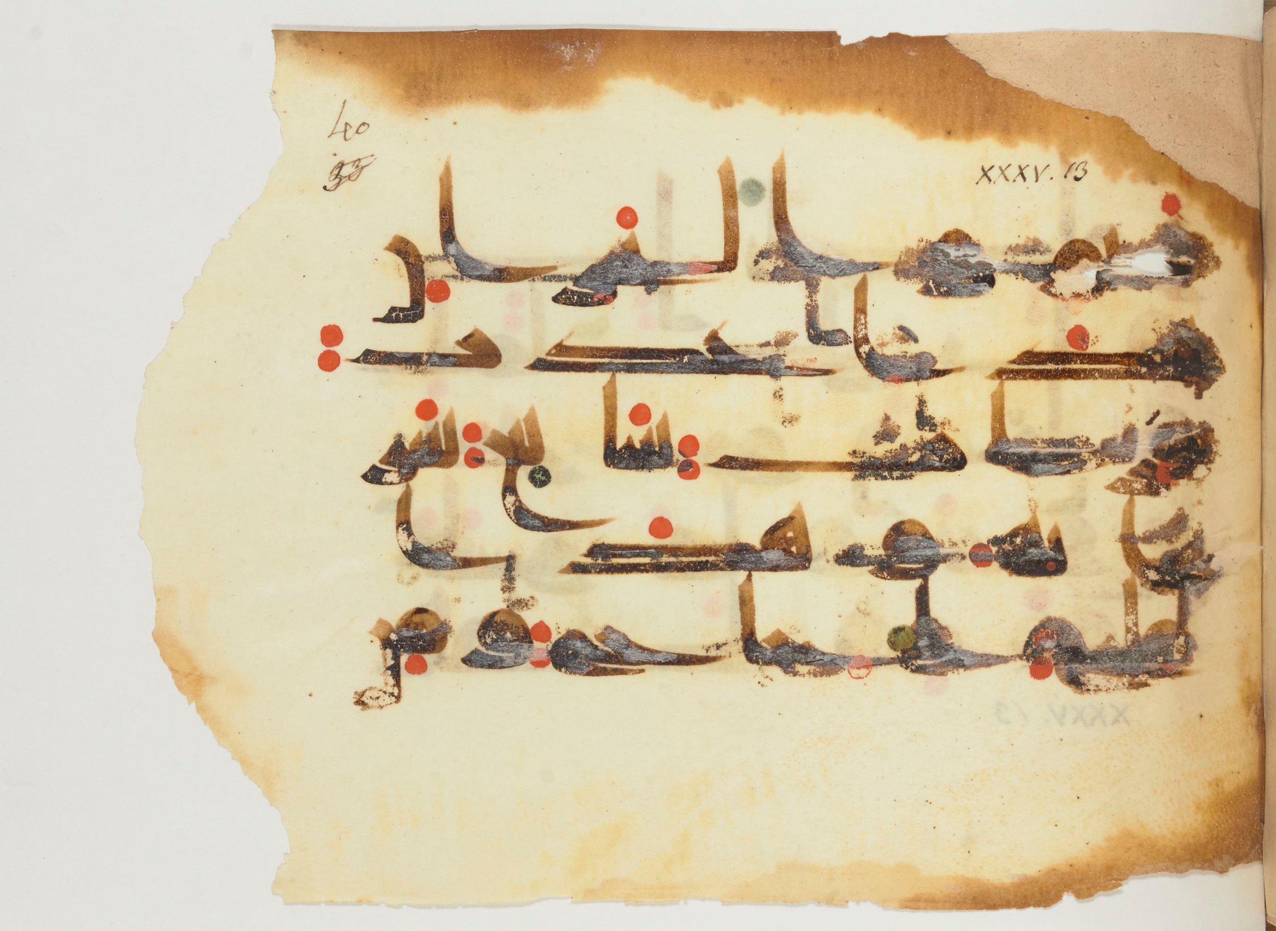 Paris, Bibliothèque nationale de France, Arabe 356 (a) (Scan 2), in kūfī D.III script, showing Surah 35:12 from Mid 8th to Late 10th Century AD found in al-Fusṭāṭ (Fustat), Egypt, currently housed at Bibliothèque nationale de France, Paris