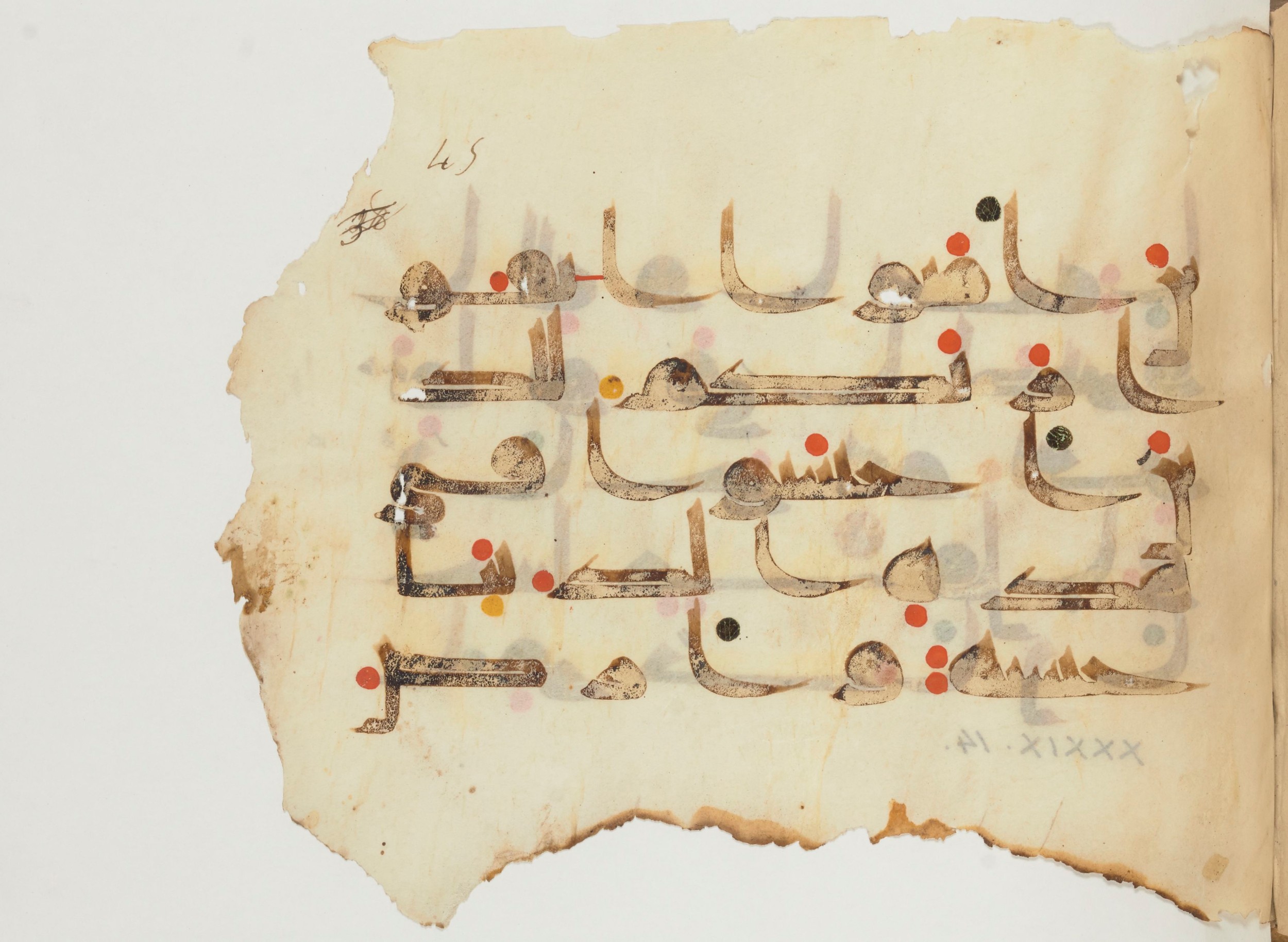 Paris, Bibliothèque nationale de France, Arabe 356 (a) (Scan 2), in kūfī D.III script, showing Surah 39:10 from Mid 8th to Late 10th Century AD found in al-Fusṭāṭ (Fustat), Egypt, currently housed at Bibliothèque nationale de France, Paris