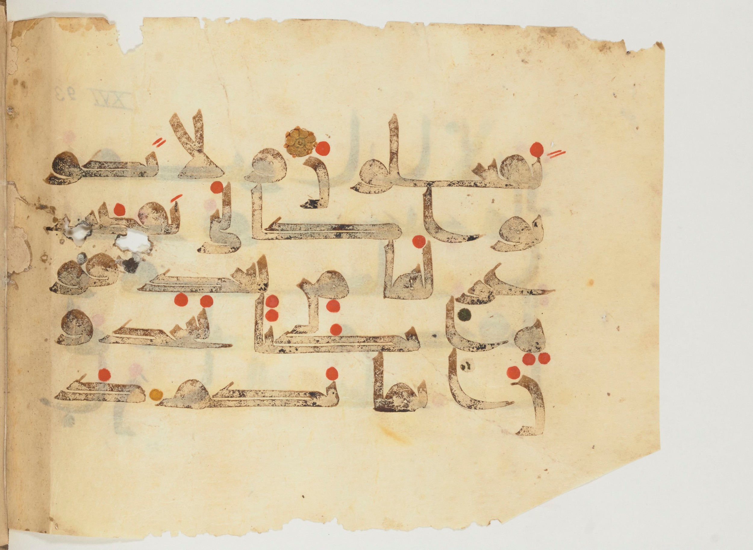 Paris, Bibliothèque nationale de France, Arabe 356 (a) (Scan 3), in kūfī D.III script, showing Surah 16:91 from Mid 8th to Late 10th Century AD found in al-Fusṭāṭ (Fustat), Egypt, currently housed at Bibliothèque nationale de France, Paris