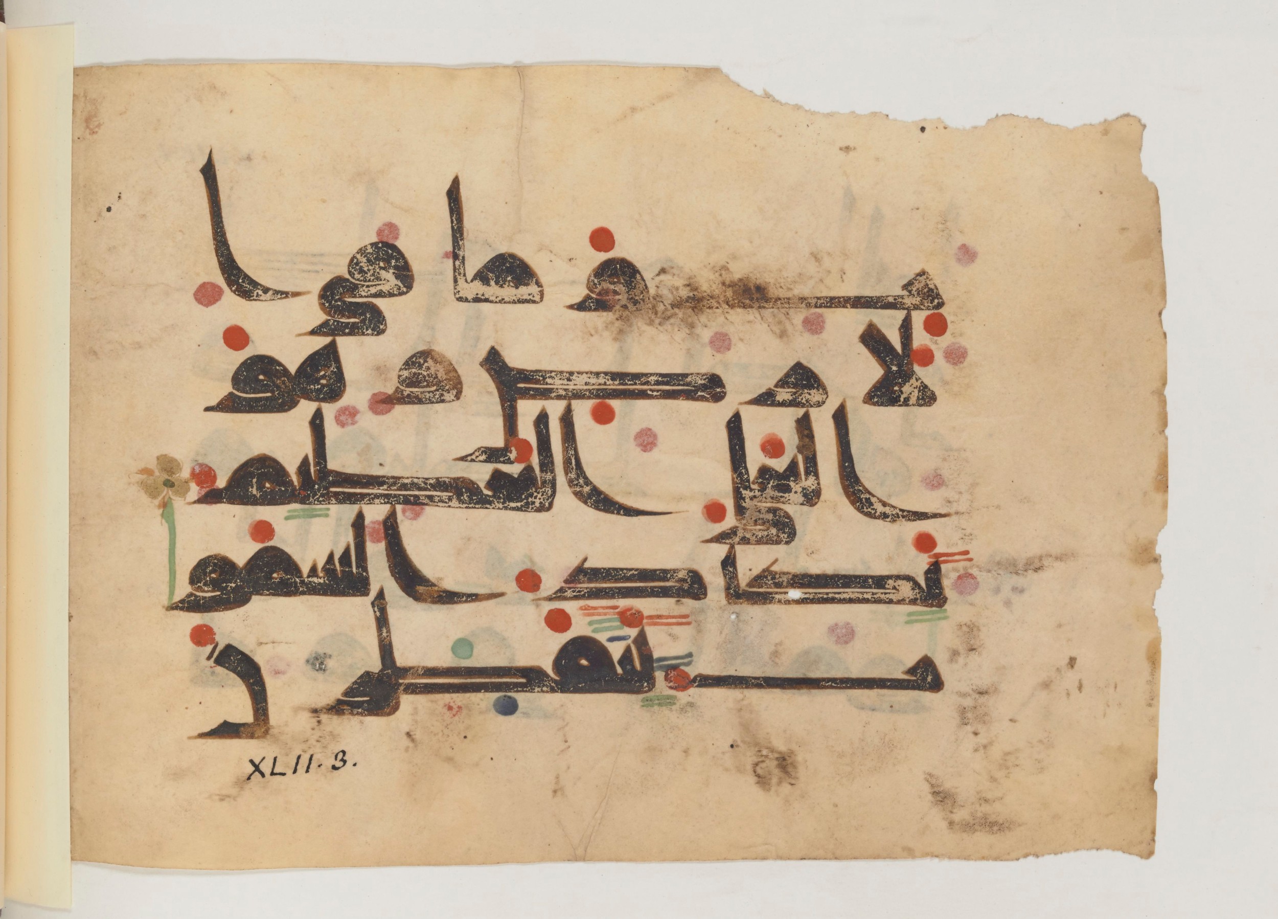 Paris, Bibliothèque nationale de France, Arabe 357 (Scan 2), in Early Kufic D.III script, showing Surah 42:4 from Mid 8th to Late 10th Century AD found in Fustat (Old Cairo), Egypt, currently housed at Bibliothèque nationale de France, Paris