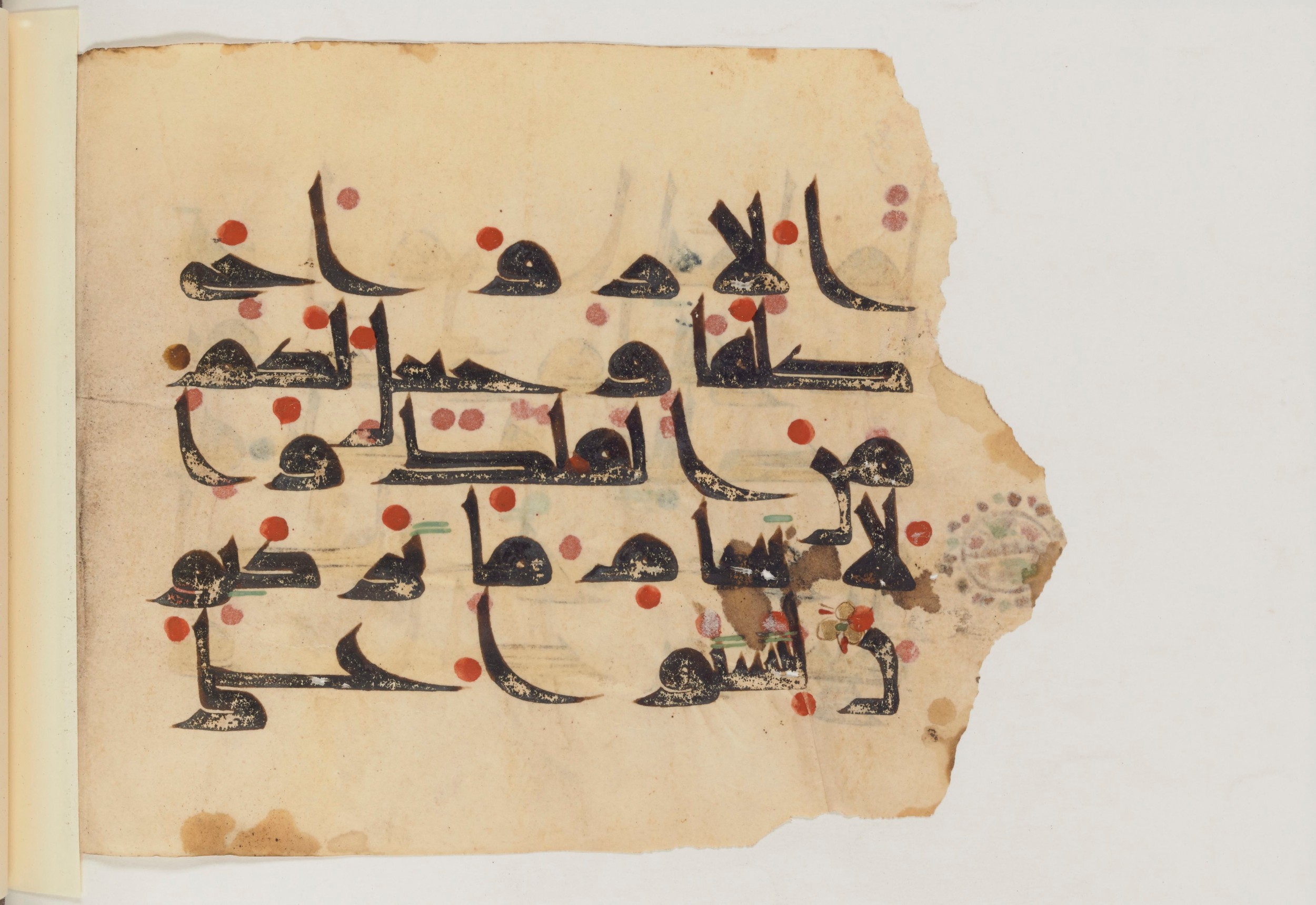 Paris, Bibliothèque nationale de France, Arabe 357 (Scan 1), in Early Kufic D.III script, showing Surah 43:13 from Mid 8th to Late 10th Century AD found in Fustat (Old Cairo), Egypt, currently housed at Bibliothèque nationale de France, Paris